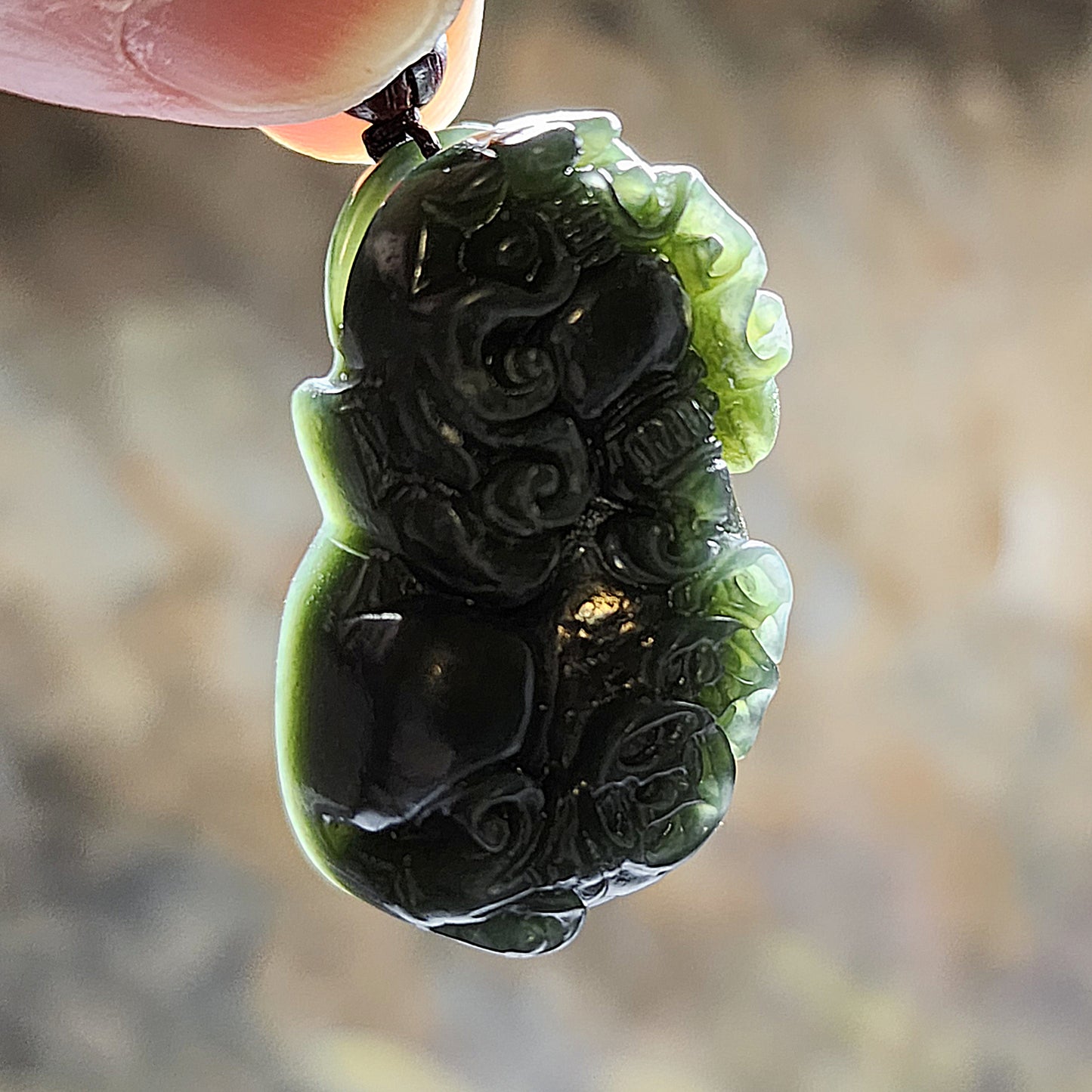 39.3mm Premium Nephrite deep green Pi Xiu Jade pendant (with certificate) 优质和田玉深青玉貔貅吊坠(带证书)
