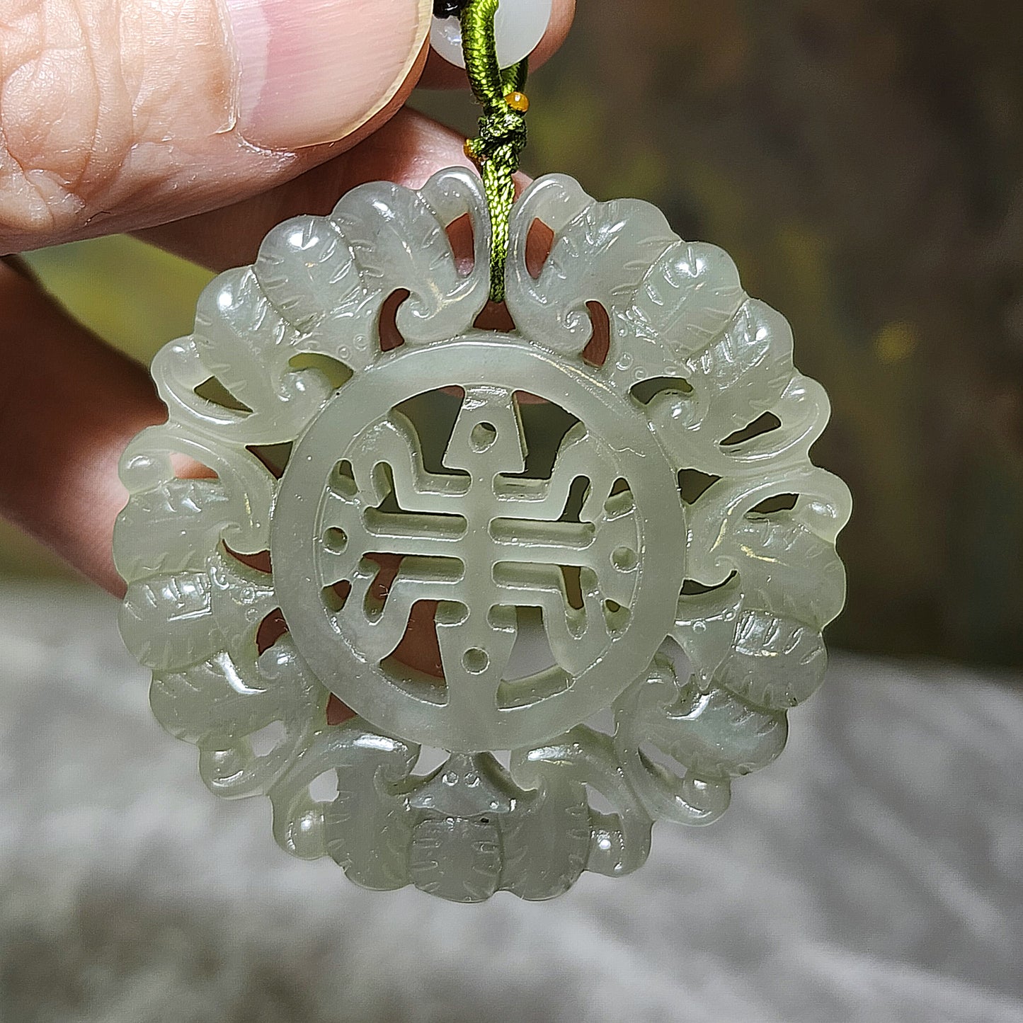 Premium Nephrite light green hollowed out carved on both sides 5 Bats & Longevity (寿) Jade pendant (with certificate) 优质和田玉淡绿镂空双面刻五福(蝙蝠)小篆体"寿"字吊坠(带证书)