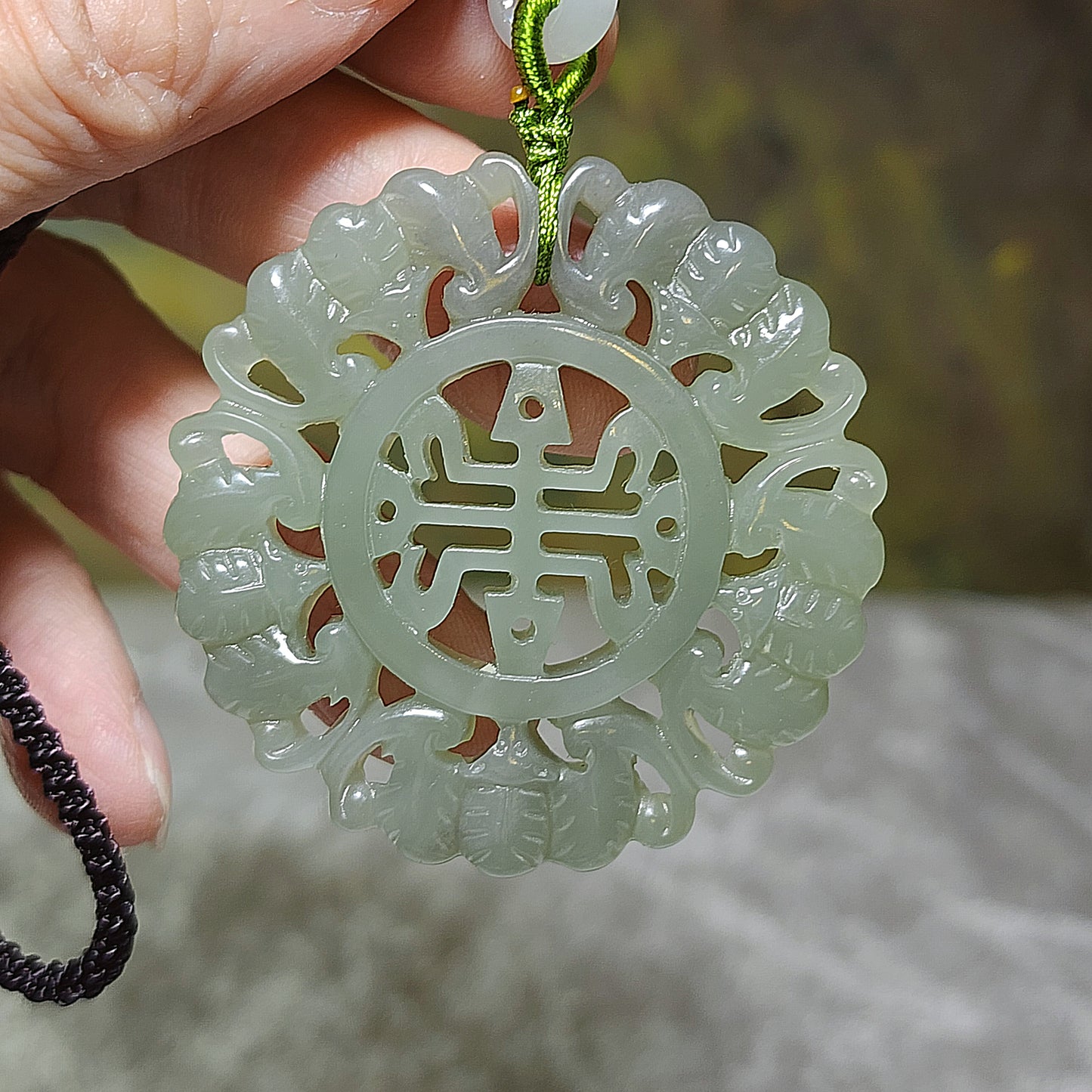 Premium Nephrite light green hollowed out carved on both sides 5 Bats & Longevity (寿) Jade pendant (with certificate) 优质和田玉淡绿镂空双面刻五福(蝙蝠)小篆体"寿"字吊坠(带证书)