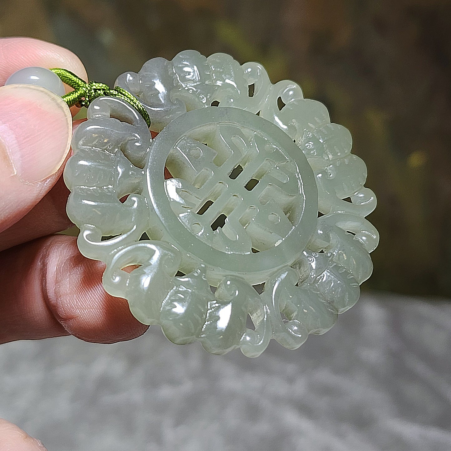 Premium Nephrite light green hollowed out carved on both sides 5 Bats & Longevity (寿) Jade pendant (with certificate) 优质和田玉淡绿镂空双面刻五福(蝙蝠)小篆体"寿"字吊坠(带证书)