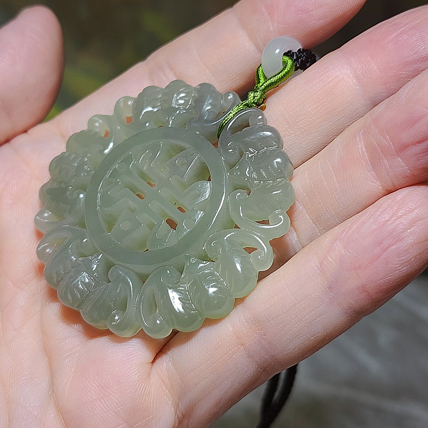 Premium Nephrite light green hollowed out carved on both sides 5 Bats & Longevity (寿) Jade pendant (with certificate) 优质和田玉淡绿镂空双面刻五福(蝙蝠)小篆体"寿"字吊坠(带证书)