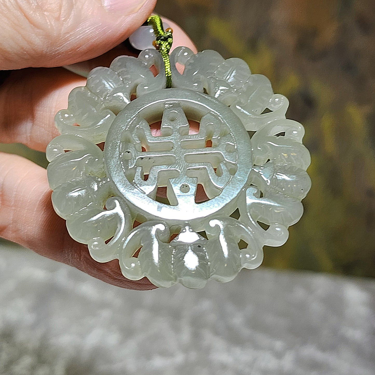 Premium Nephrite light green hollowed out carved on both sides 5 Bats & Longevity (寿) Jade pendant (with certificate) 优质和田玉淡绿镂空双面刻五福(蝙蝠)小篆体"寿"字吊坠(带证书)