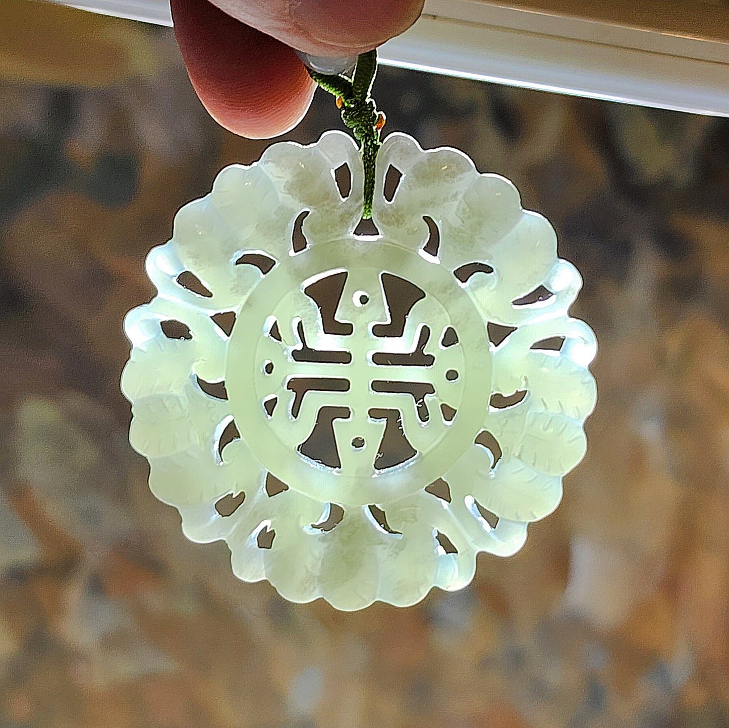 Premium Nephrite light green hollowed out carved on both sides 5 Bats & Longevity (寿) Jade pendant (with certificate) 优质和田玉淡绿镂空双面刻五福(蝙蝠)小篆体"寿"字吊坠(带证书)