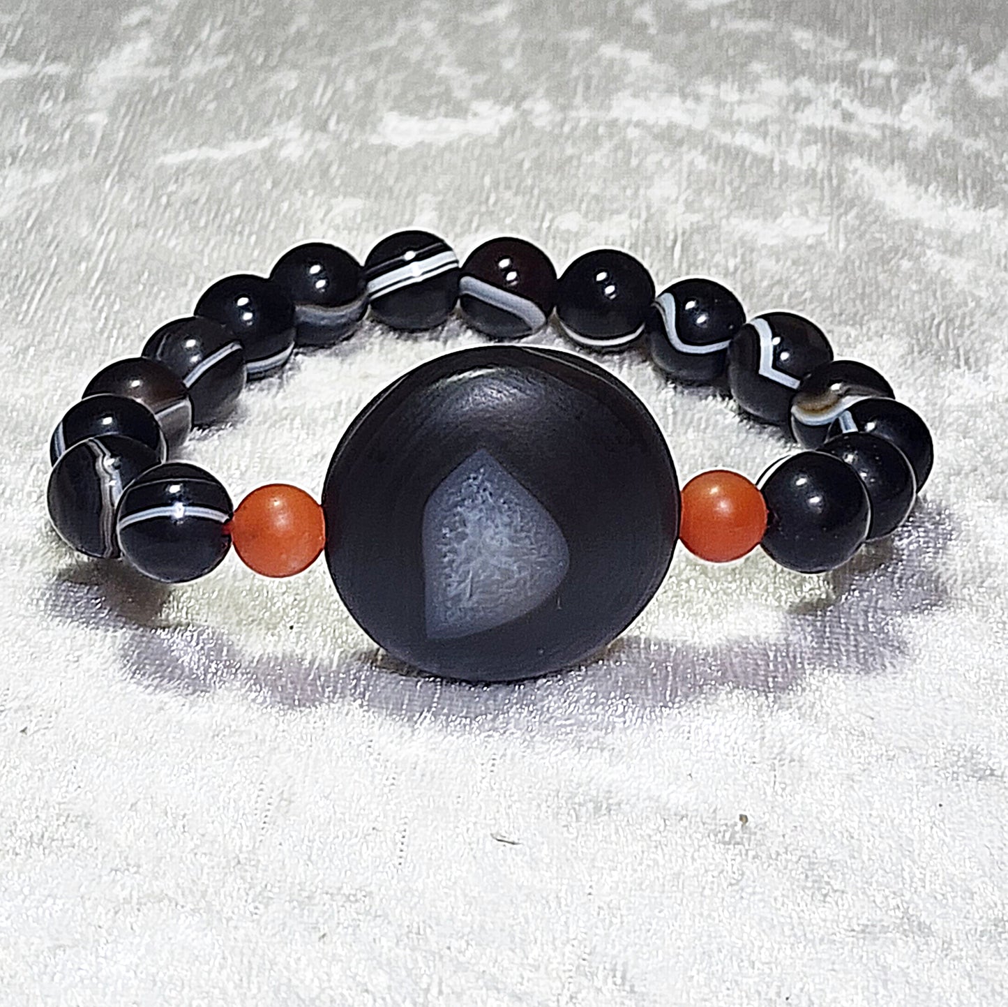 Gegegems Creation Tibetan Lukmik (tabular round) Dzi, Baoshan Nan Hong and Sardonyx Natural Eye beads bracelet 西藏羊眼板珠(即马眼板珠)天然开口笑金钱眼日照山河配搭保山南红缠丝玛瑙天眼圆珠手链