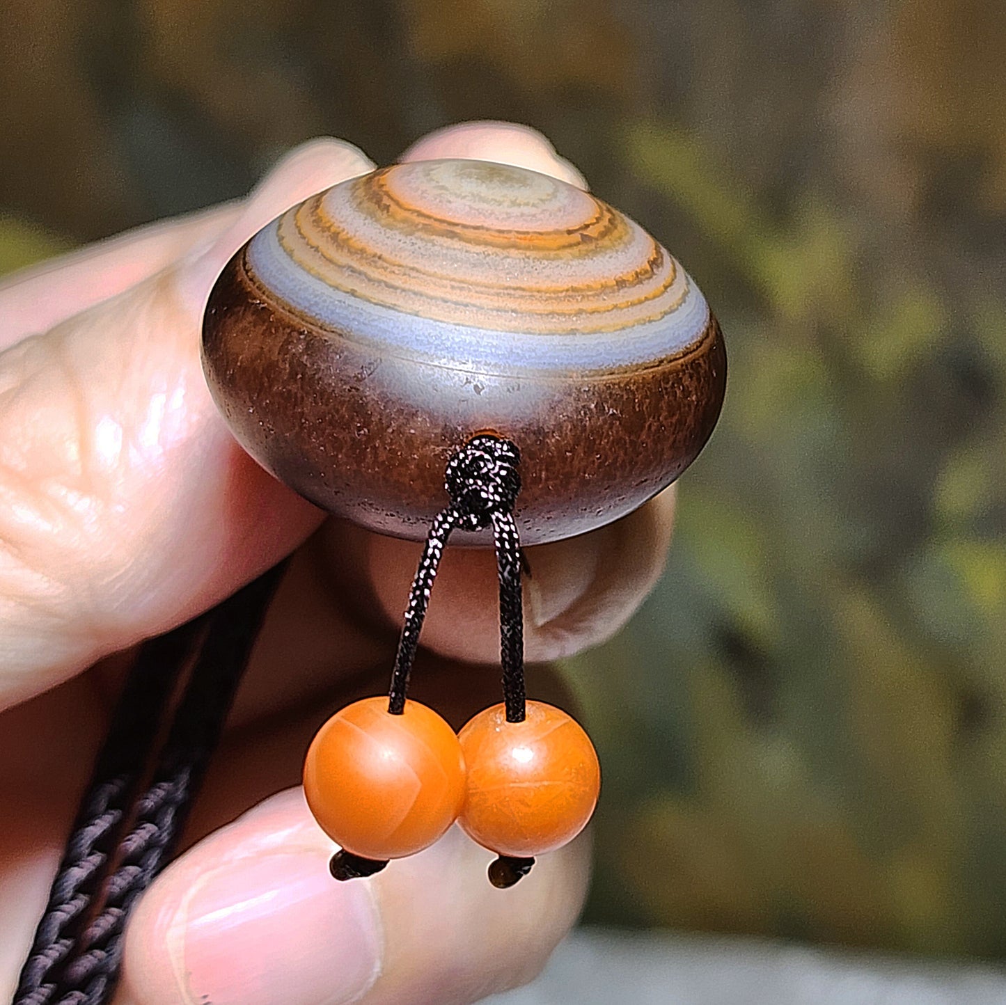 Premium Tibetan Lukmik (tabular round) Dzi and Baoshan Nan Hong pendant 西藏羊眼板珠(即马眼板珠)天珠天然眼配搭保山南红吊坠