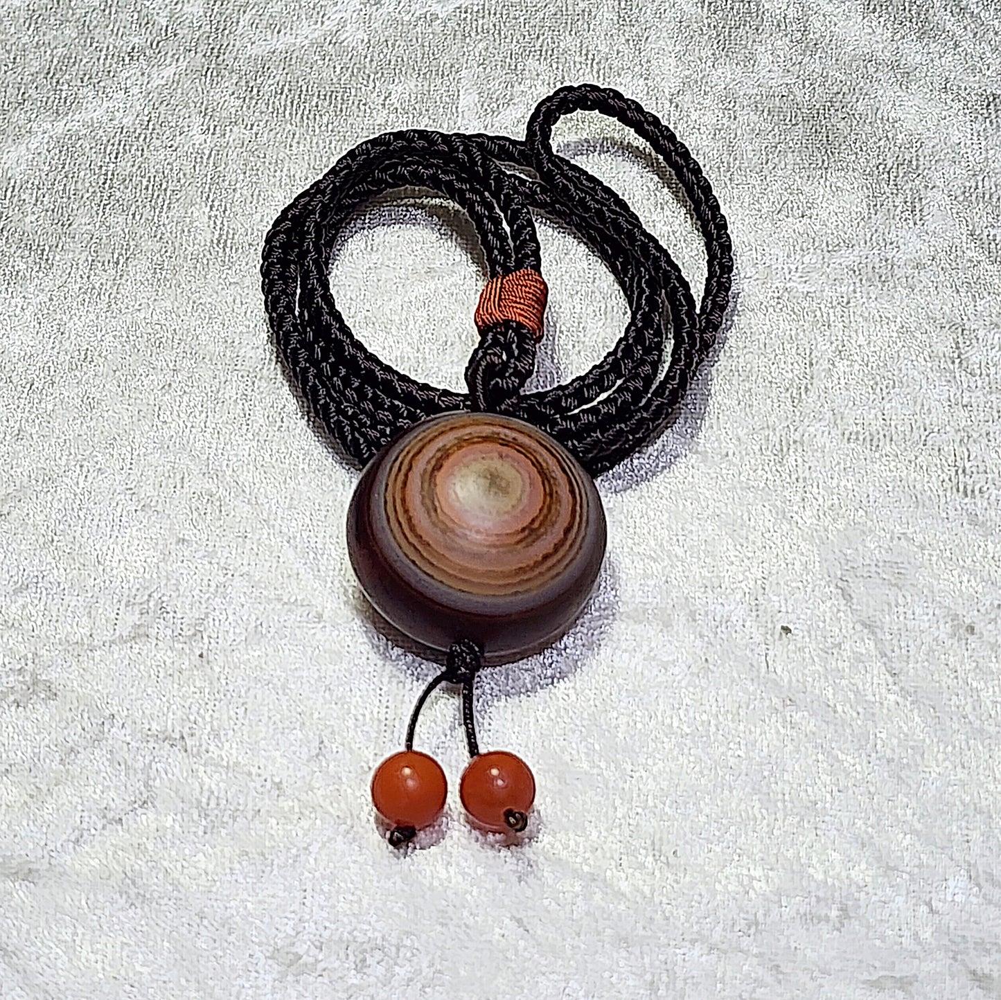 Premium Tibetan Lukmik (tabular round) Dzi and Baoshan Nan Hong pendant 西藏羊眼板珠(即马眼板珠)天珠天然眼配搭保山南红吊坠