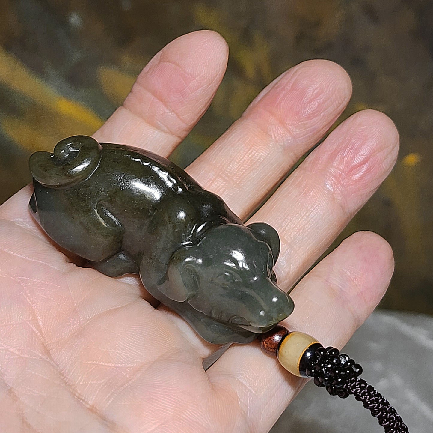 Premium Nephrite light green caramel brown Lucky Dog pendant (with certificate) 优质和田玉且末糖青白立体旺财小狗吊坠(带证书)