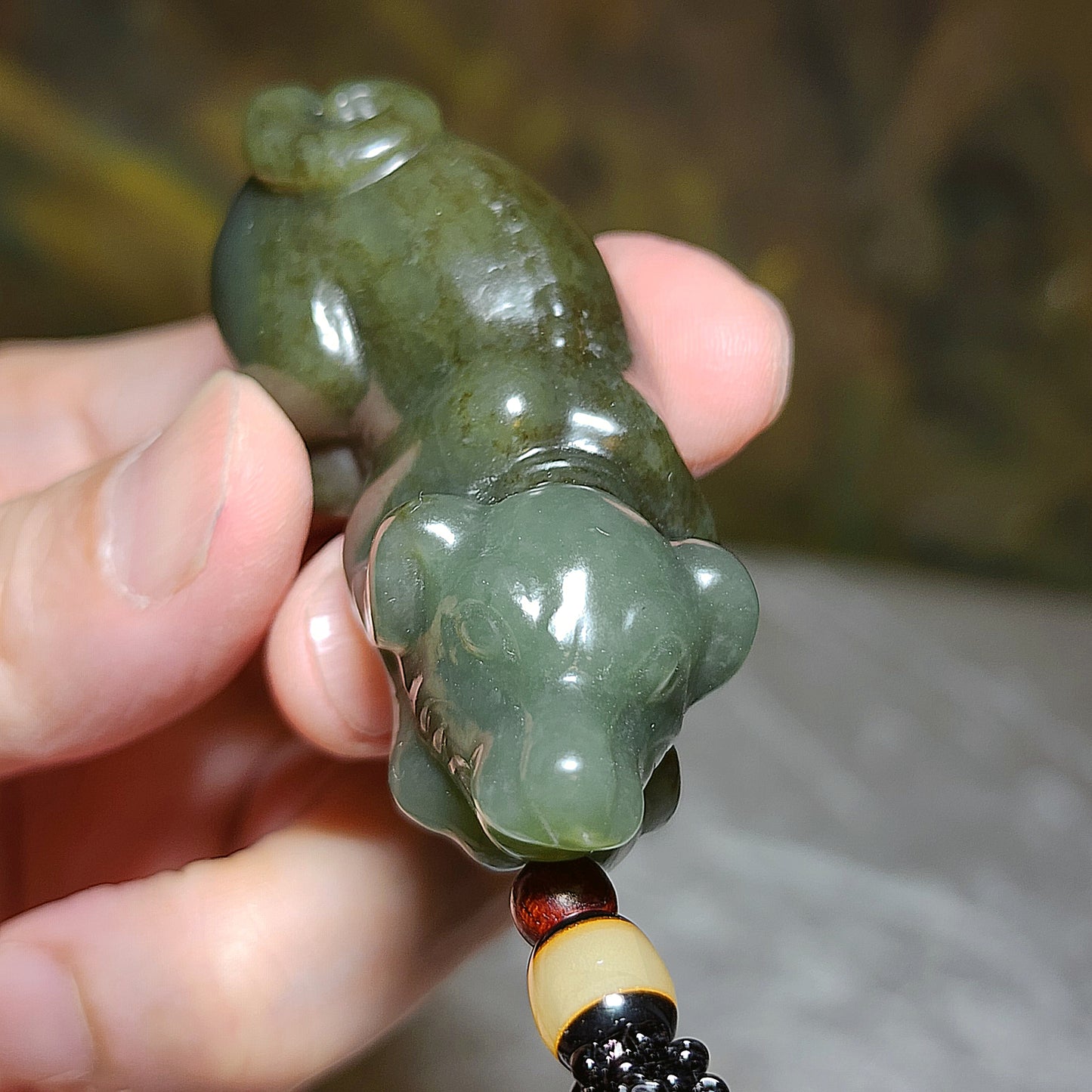 Premium Nephrite light green caramel brown Lucky Dog pendant (with certificate) 优质和田玉且末糖青白立体旺财小狗吊坠(带证书)