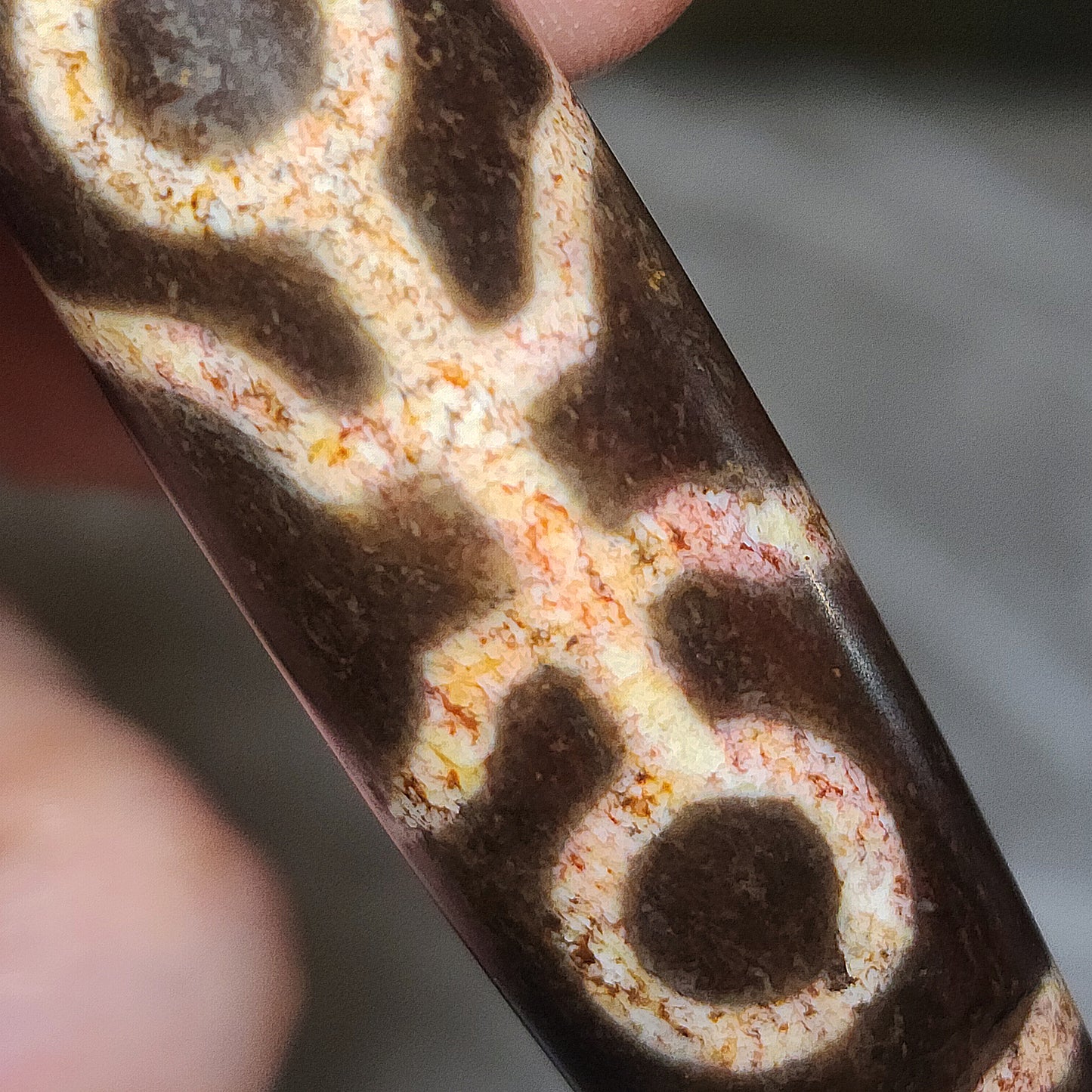 Rare 8cm Aged Tibetan Xang Xung special totem One Eye Two Benefactor Saviors Dzi pendant with red spots (with certificate) 藏传老矿满朱砂特殊图腾一眼双贵人天珠(带证书)