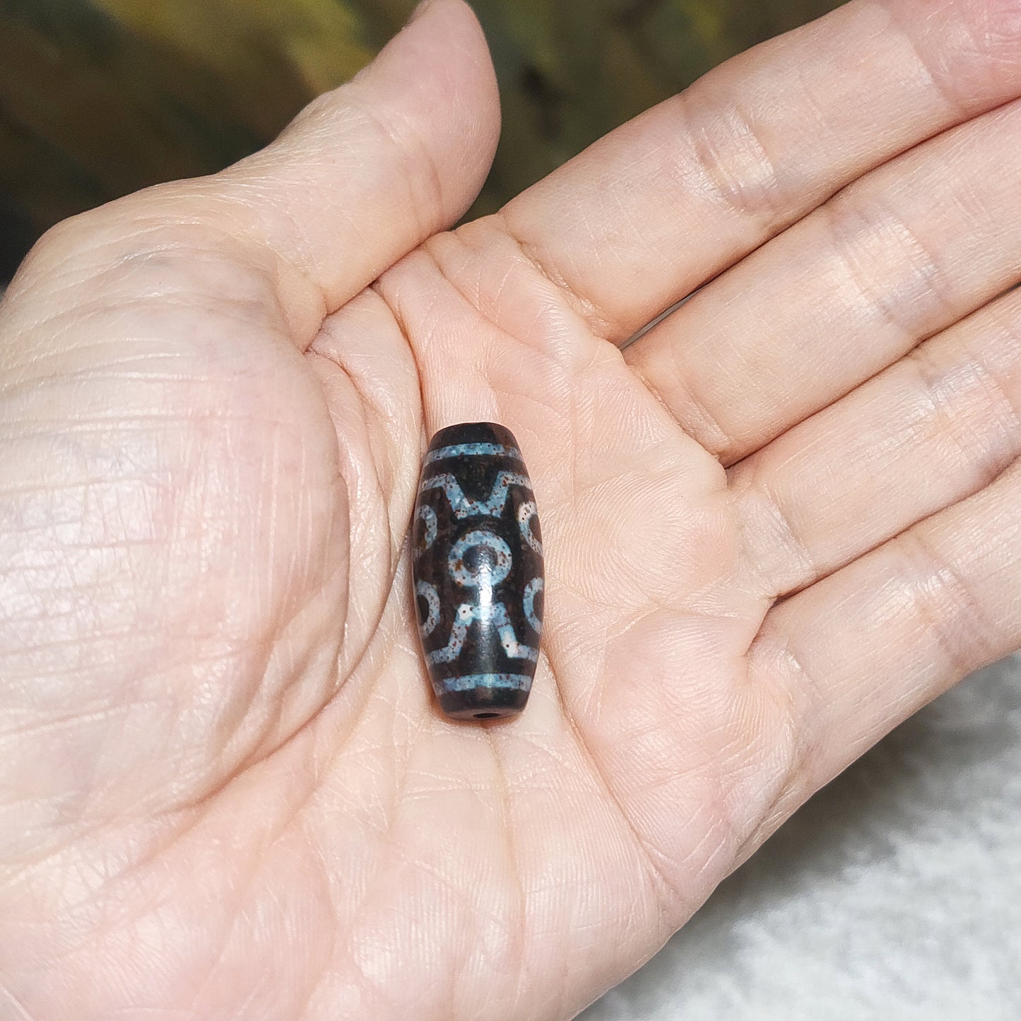 29.6mm Aged Tibetan Zhang Zhung 7 Eyes Dzi pendant with red spots (with certificate) 小尺寸藏传老矿象雄满朱砂七眼天珠(带证书)