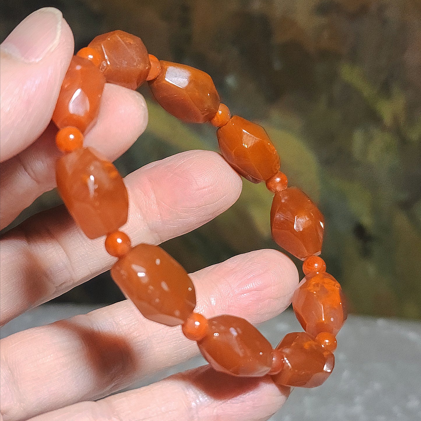 Premium Sichuan Jiukou Nan Hong persimmon red freeform faceted bracelet (with certificate) 精品川料九口南红柿子红随形切面手链(带证书)