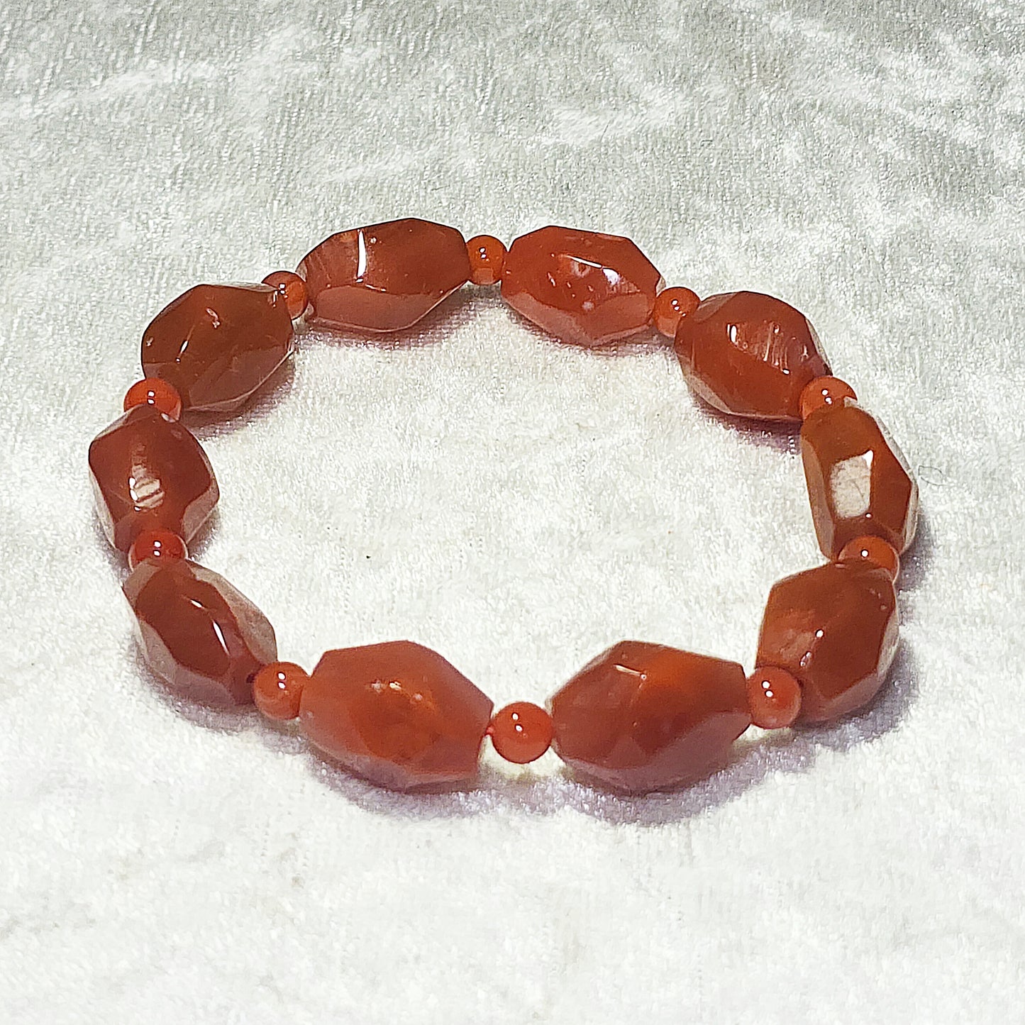 Premium Sichuan Jiukou Nan Hong persimmon red freeform faceted bracelet (with certificate) 精品川料九口南红柿子红随形切面手链(带证书)