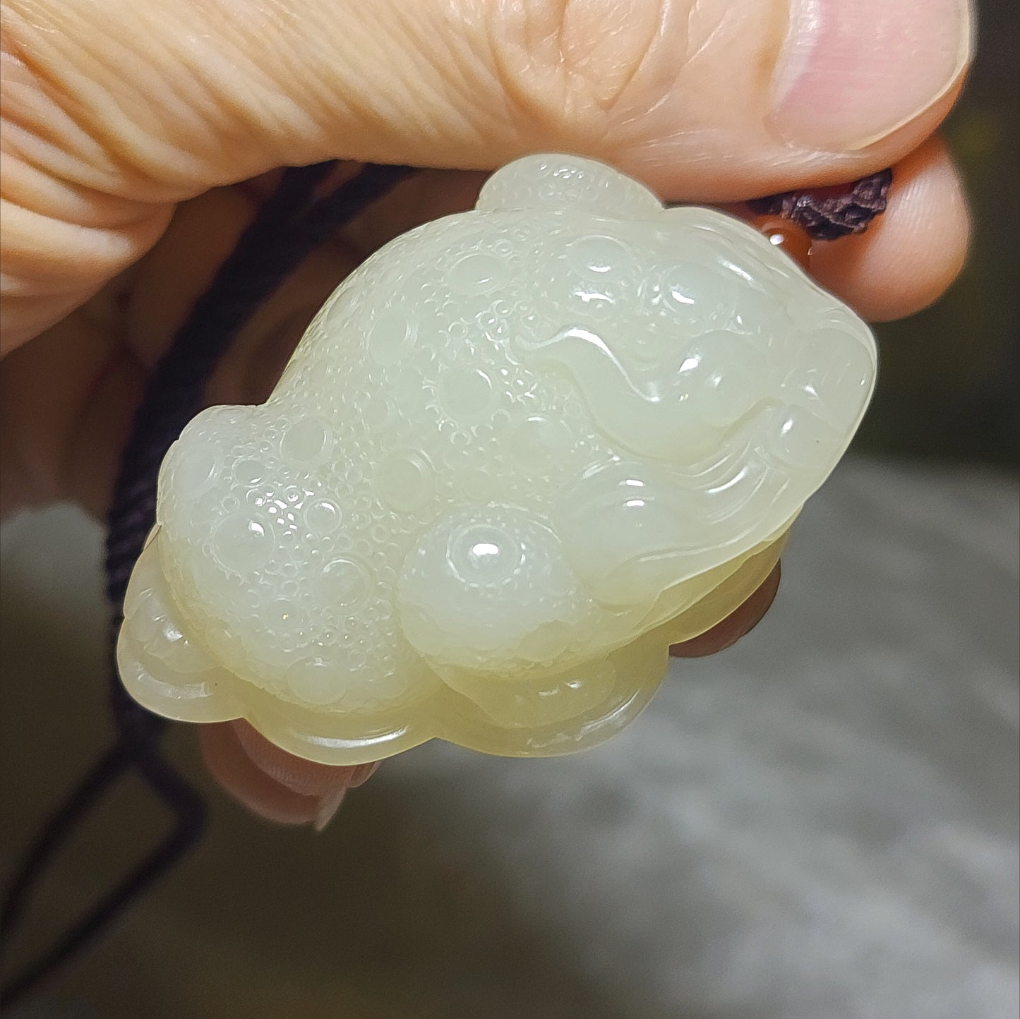 Premium Nephrite 3 Legged Toad on Copper Coins Jade pendant (with certificate) 优质和田玉淡青白暖白三脚蟾蜍铜钱吊坠(带证书)