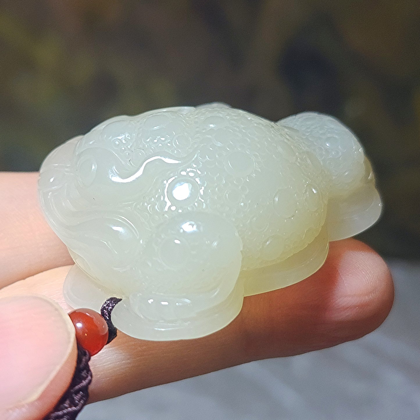 Premium Nephrite 3 Legged Toad on Copper Coins Jade pendant (with certificate) 优质和田玉淡青白暖白三脚蟾蜍铜钱吊坠(带证书)