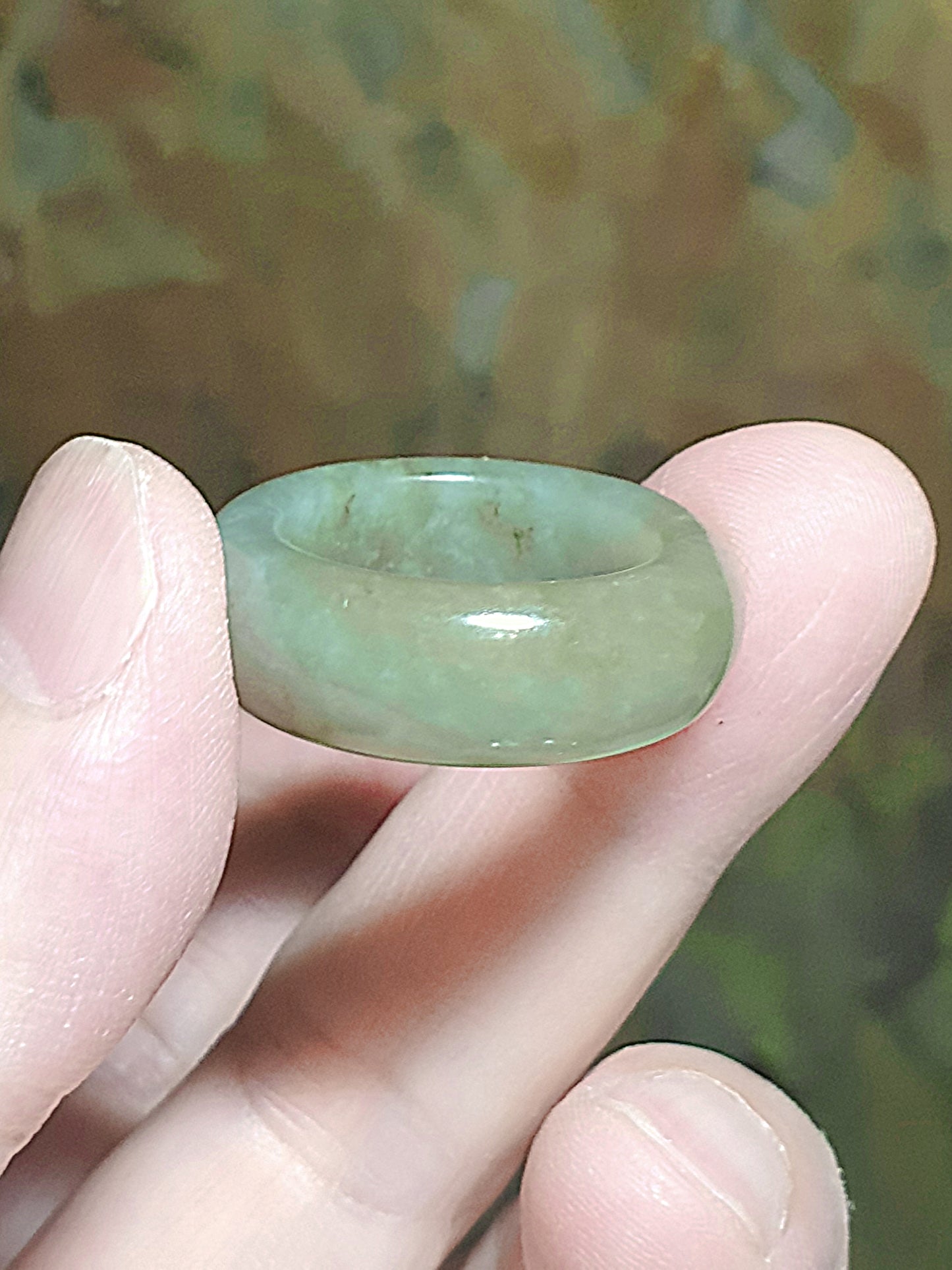 19.6mm Premium Nephrite greenish with a bit of caramel brownish Jade ring (with certificate) 19.6毫米和田玉且末青白帶小许糖戒指(带证书)
