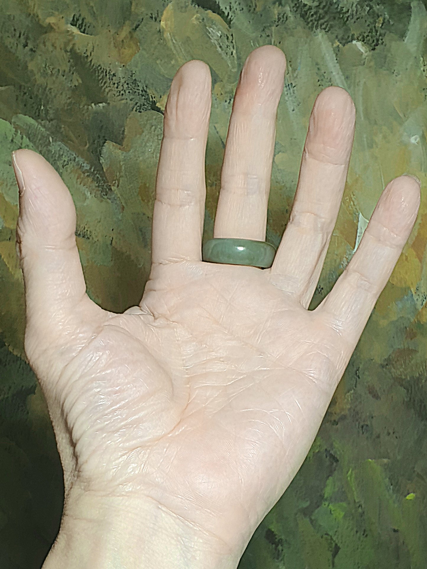 19.6mm Premium Nephrite greenish with a bit of caramel brownish Jade ring (with certificate) 19.6毫米和田玉且末青白帶小许糖戒指(带证书)