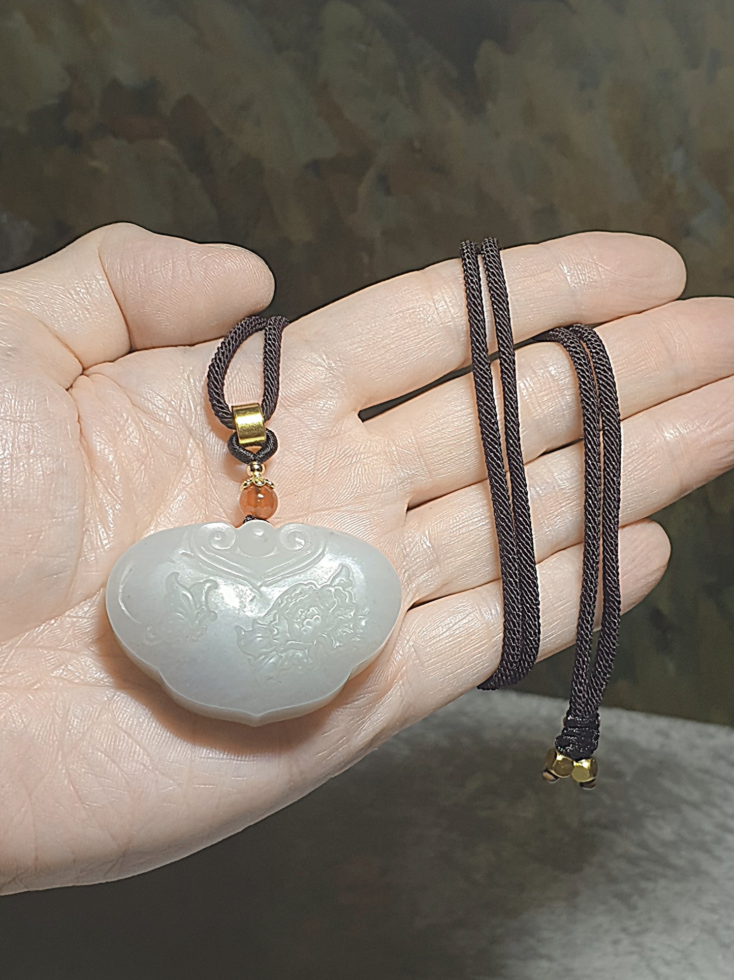 Premium Nephrite light smoky grey Butterfly & Peony Ruyi Jade pendant/handheld (with certificate) 和田玉淡烟灰蝴蝶牡丹花(蝶恋花花开富贵)如意吊坠/小手把(带证书)
