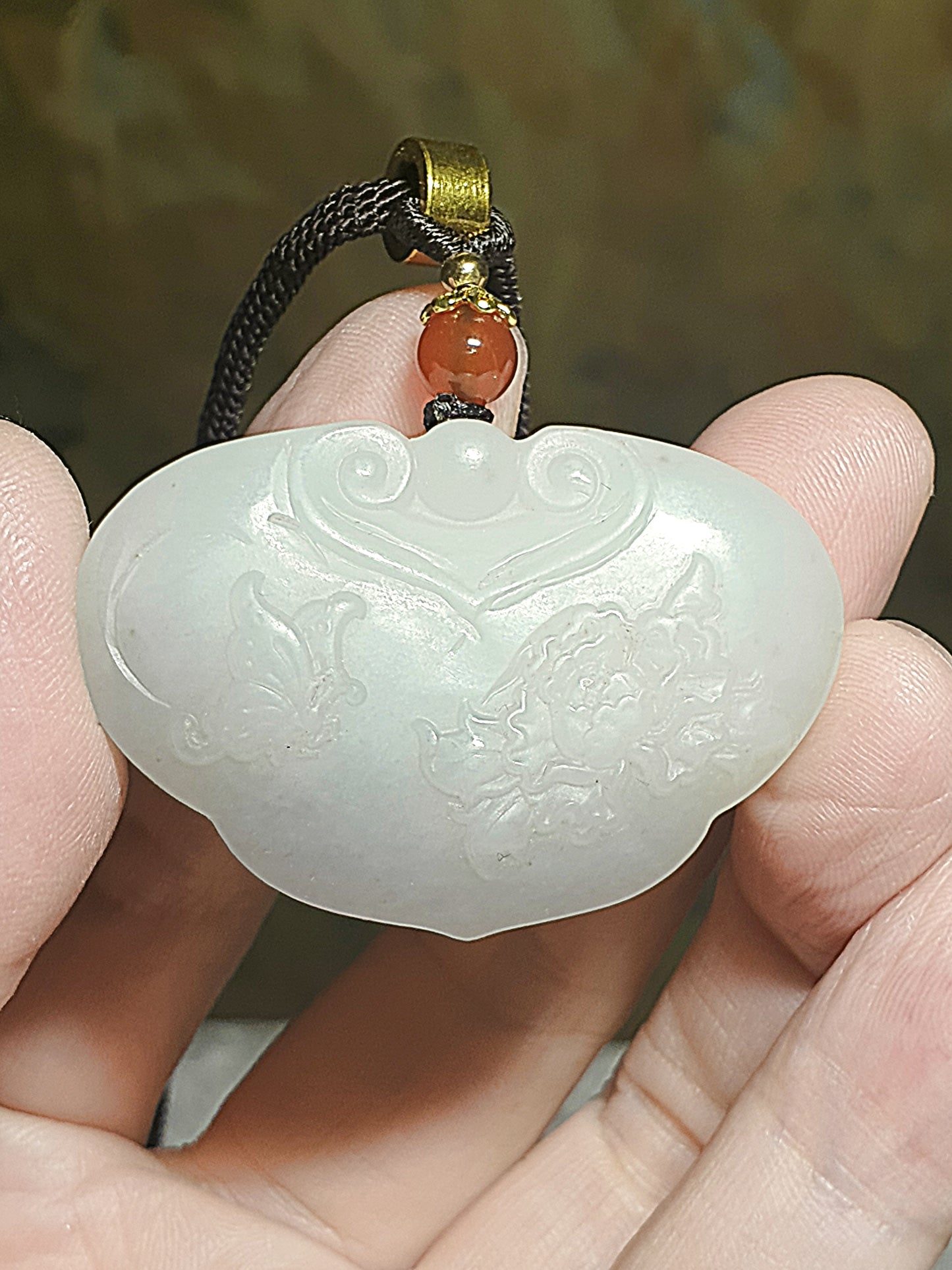 Premium Nephrite light smoky grey Butterfly & Peony Ruyi Jade pendant/handheld (with certificate) 和田玉淡烟灰蝴蝶牡丹花(蝶恋花花开富贵)如意吊坠/小手把(带证书)