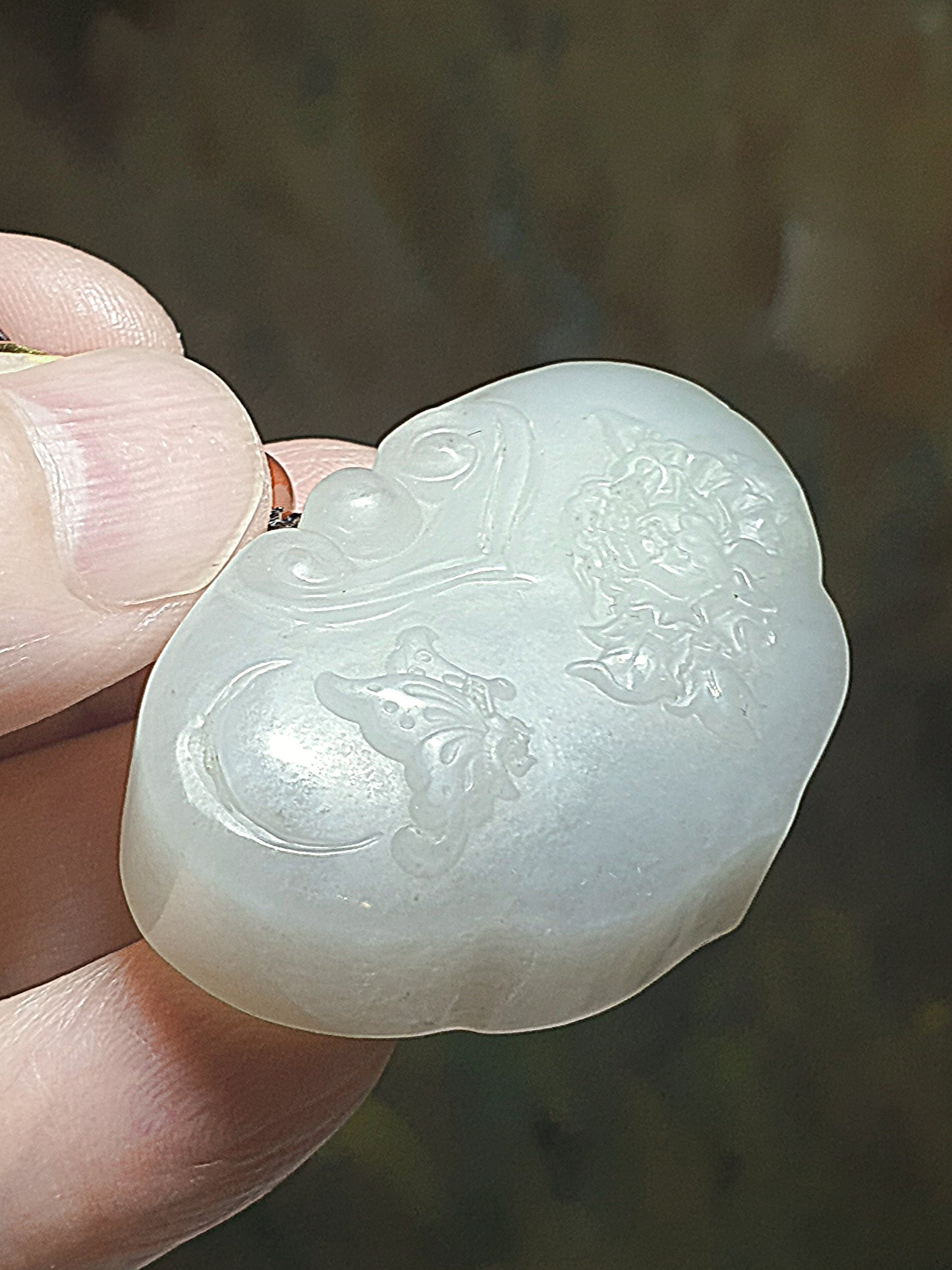 Premium Nephrite light smoky grey Butterfly & Peony Ruyi Jade pendant/handheld (with certificate) 和田玉淡烟灰蝴蝶牡丹花(蝶恋花花开富贵)如意吊坠/小手把(带证书)