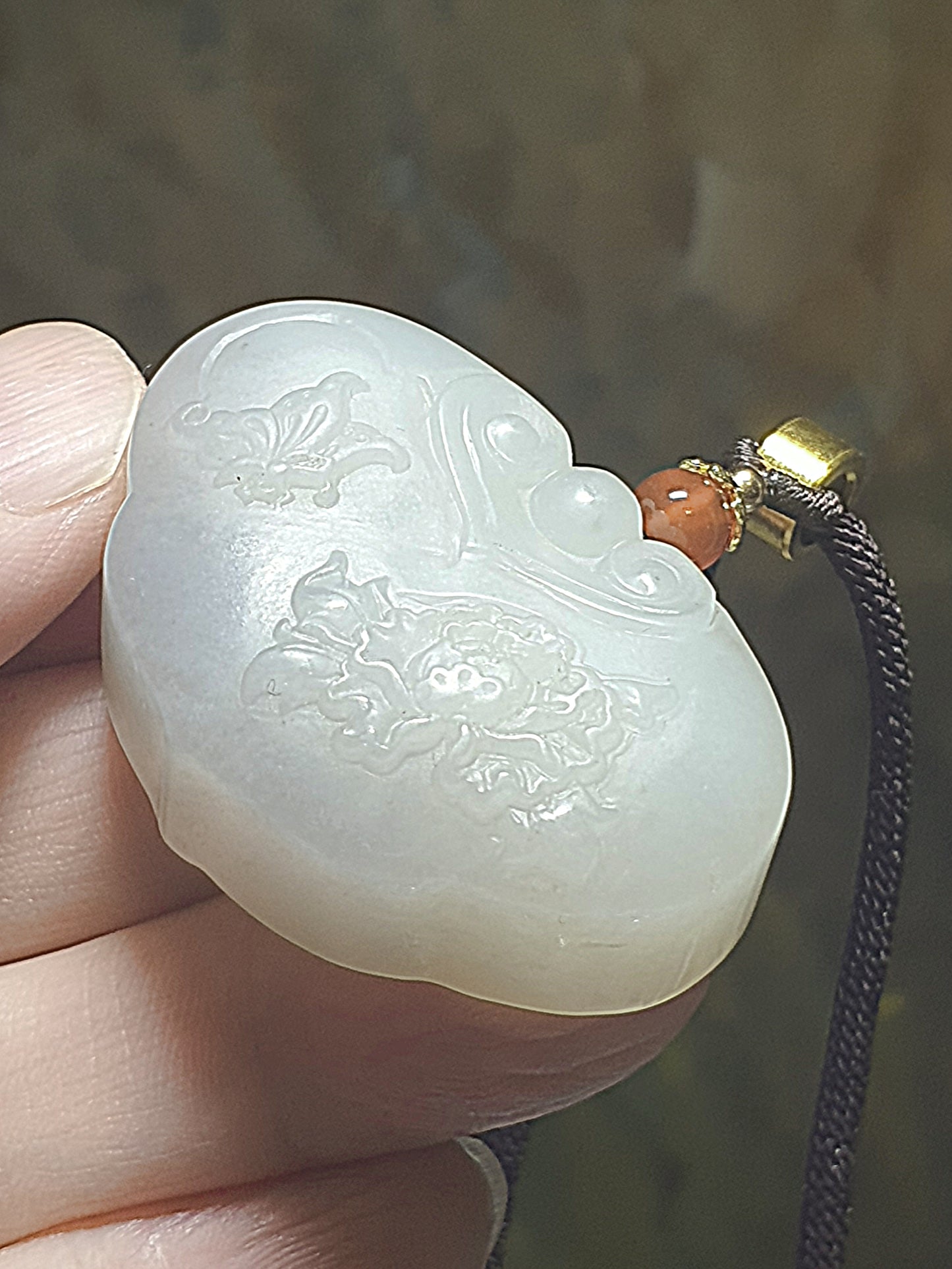 Premium Nephrite light smoky grey Butterfly & Peony Ruyi Jade pendant/handheld (with certificate) 和田玉淡烟灰蝴蝶牡丹花(蝶恋花花开富贵)如意吊坠/小手把(带证书)