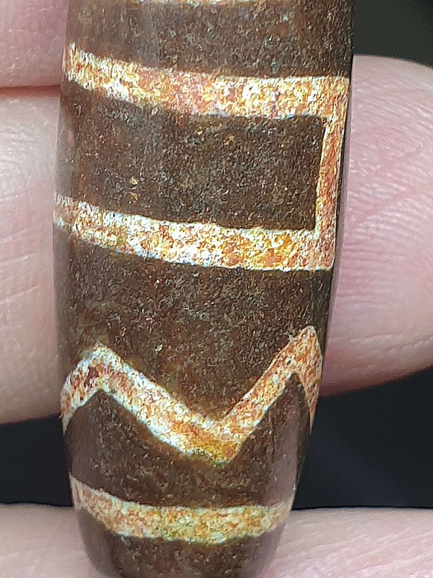 38.6mm Aged Tibetan Xang Xung (Zhang Zhung) "Xi Zeng Haui Xhu" Dzi with lots of very fine red spots pendant (with certificate, necklace string) 38.6毫米西藏老矿象雄满细朱砂息增怀诛天珠吊坠(带证书 送项链绳)