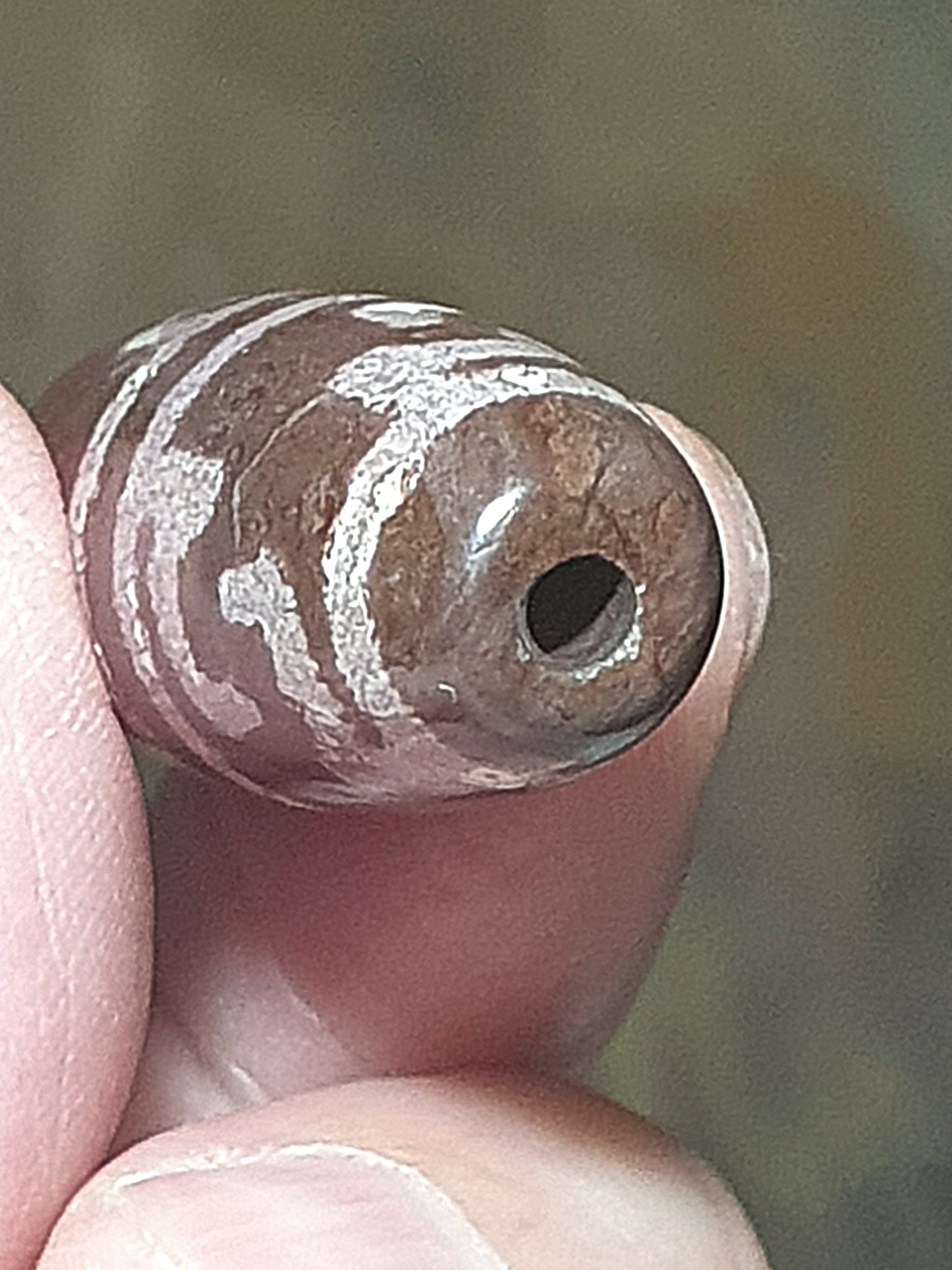4cm Aged Tibetan Xang Xung (Zhang Zhung) Dharma Vajra Dzi with red spots and natural stone pattern (with certificate, necklace string) 4厘米西藏老矿象雄满细朱砂天然纹路莲师法器天珠(带证书 送项链绳)