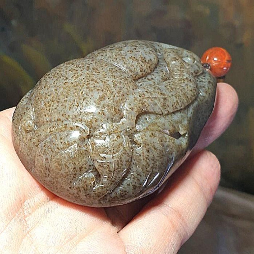 183 grams XL Premium Nephrite Jade hulu and bat handheld piece (with certificate)and Nan Hong Lotus bead 和田玉糖玉葫芦蝙蝠(褔禄)大手把件(带证书)配搭南红莲花珠