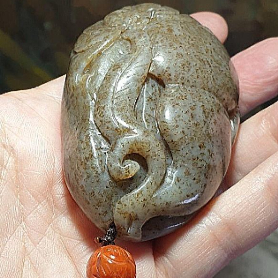 183 grams XL Premium Nephrite Jade hulu and bat handheld piece (with certificate)and Nan Hong Lotus bead 和田玉糖玉葫芦蝙蝠(褔禄)大手把件(带证书)配搭南红莲花珠