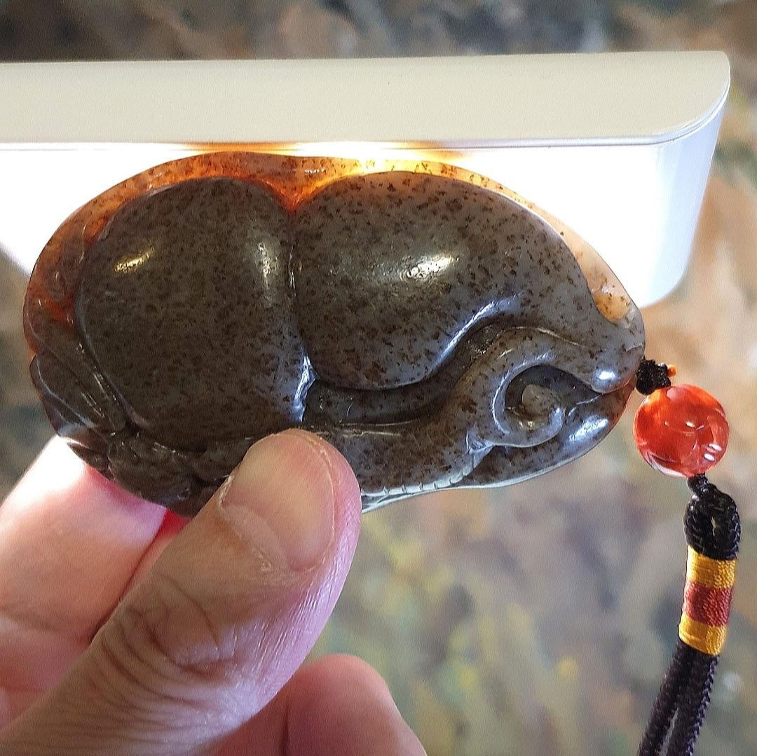 183 grams XL Premium Nephrite Jade hulu and bat handheld piece (with certificate)and Nan Hong Lotus bead 和田玉糖玉葫芦蝙蝠(褔禄)大手把件(带证书)配搭南红莲花珠