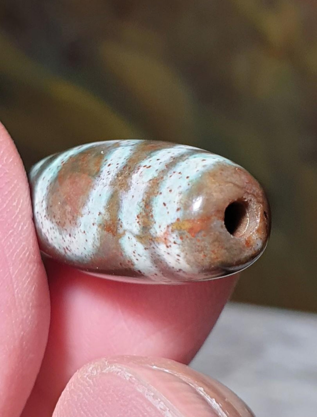 Gegegems Collection 30mm Tibetan Xang Xung (Zhang Zhung) aged 1 Eye 2 Mountains Fengshui Dzi with red spots (with certificate) 西藏老旧象雄满朱砂一眼双靠山风水天珠(带证书)