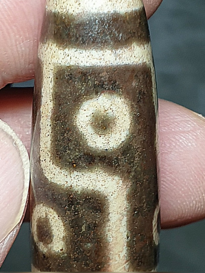 58.8mm Aged Tibetan Xang Xung (Zhang Zhung) wide body 9-Eye Purest Dzi with fine granular red spots (with certificate) 58.8毫米饱满西藏老矿象雄满细朱砂至纯九眼天珠(带证书)
