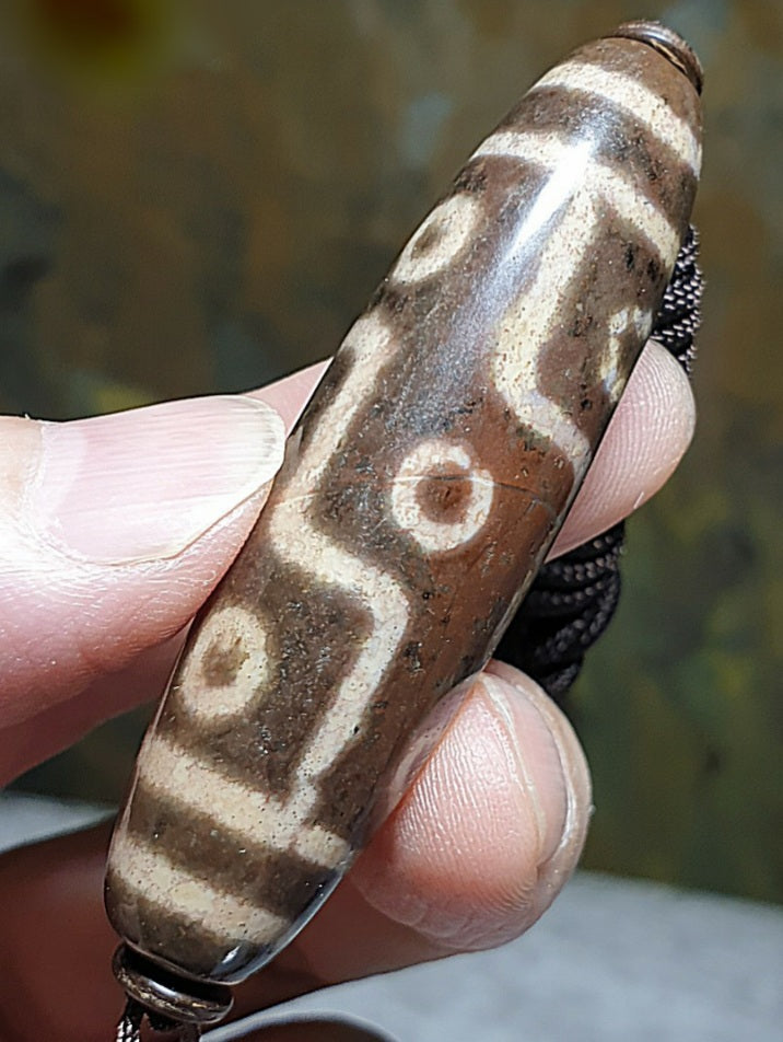 58.8mm Aged Tibetan Xang Xung (Zhang Zhung) wide body 9-Eye Purest Dzi with fine granular red spots (with certificate) 58.8毫米饱满西藏老矿象雄满细朱砂至纯九眼天珠(带证书)