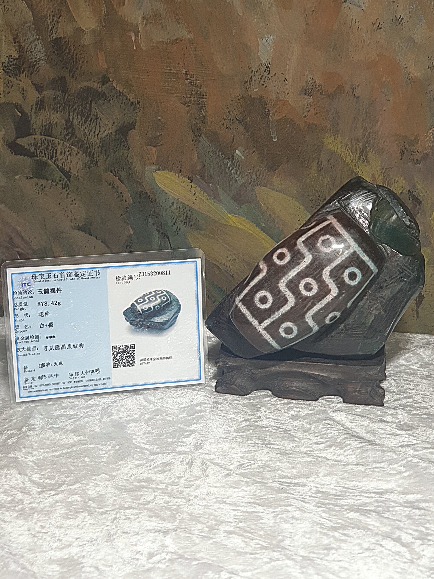 878 grams Large size aged Tibetan Xang Xung (Zhang Zhung) reddish bluish greenish 9-Eye Dzi display/handheld piece with lots of red spots (with certificate) 878克大号西藏老矿象雄满朱砂天然红蓝绿九眼天珠摆件/手把件(带证书)