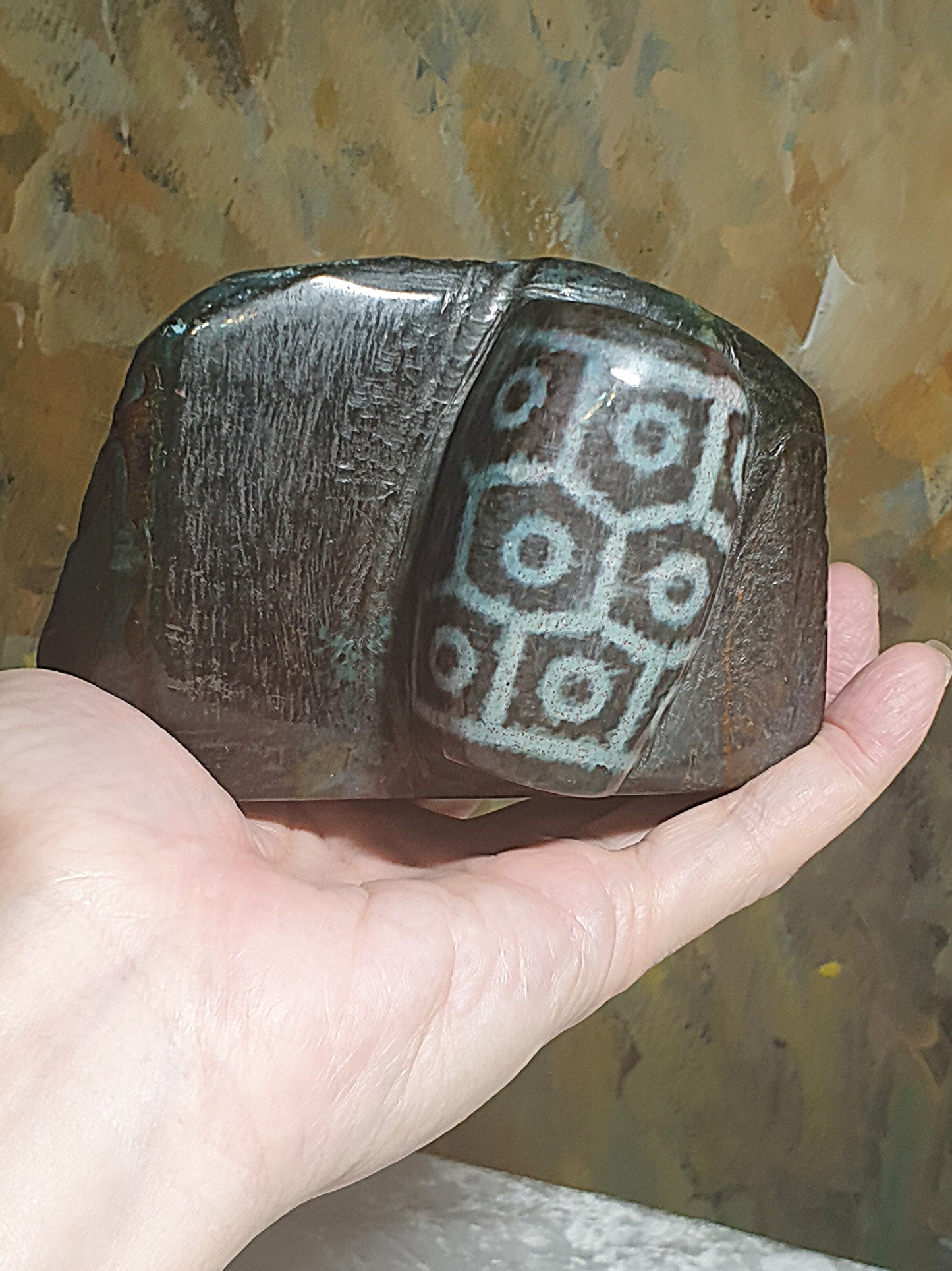 1,067 grams Large size aged Tibetan Xang Xung (Zhang Zhung) reddish brownish bluish greenish "Tortoise Shell" 9-Eye Dzi display/handheld piece with lots of red spots (with certificate) 1,067克大号西藏老矿象雄满朱砂天然褐红蓝绿龟背九眼天珠摆件/手把件(带证书)