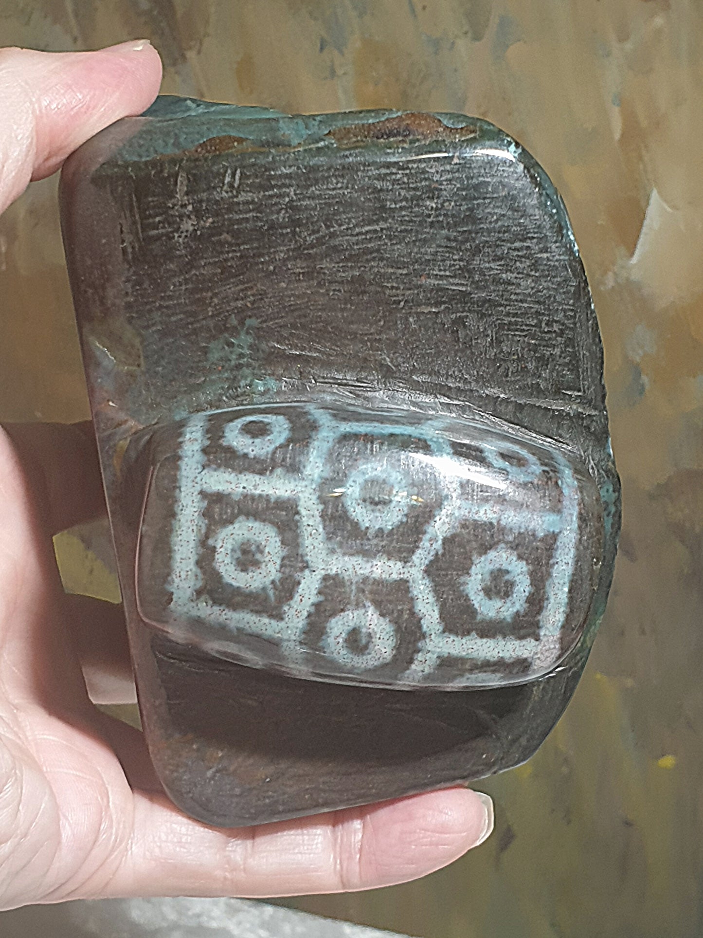 1,067 grams Large size aged Tibetan Xang Xung (Zhang Zhung) reddish brownish bluish greenish "Tortoise Shell" 9-Eye Dzi display/handheld piece with lots of red spots (with certificate) 1,067克大号西藏老矿象雄满朱砂天然褐红蓝绿龟背九眼天珠摆件/手把件(带证书)