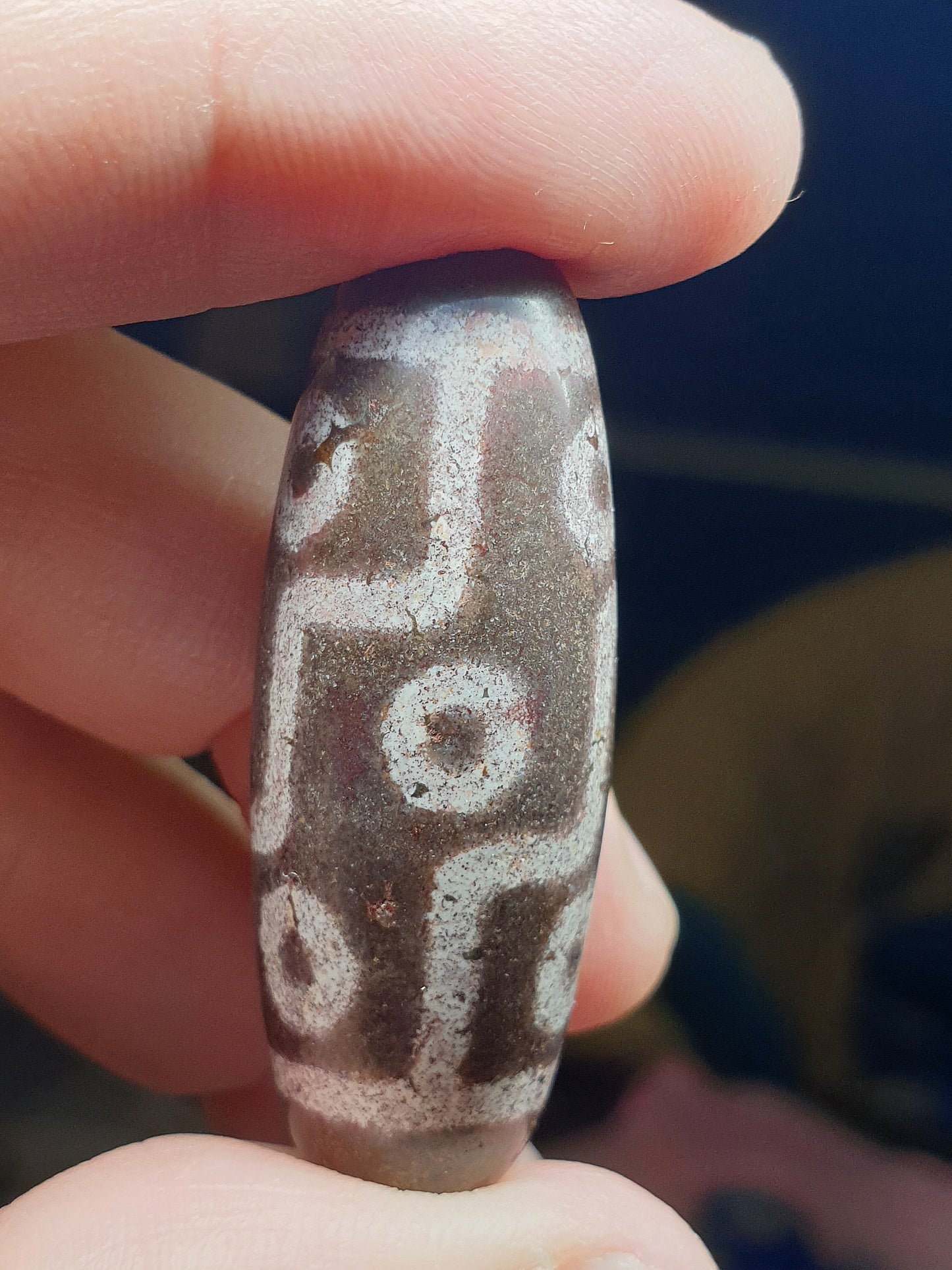 39.6mm aged Tibetan Xang Xung (Zhang Zhung) 9-Eye Dzi with red spots (with certificate) 39.6毫米西藏老矿象雄满朱砂九眼天珠(带证书)