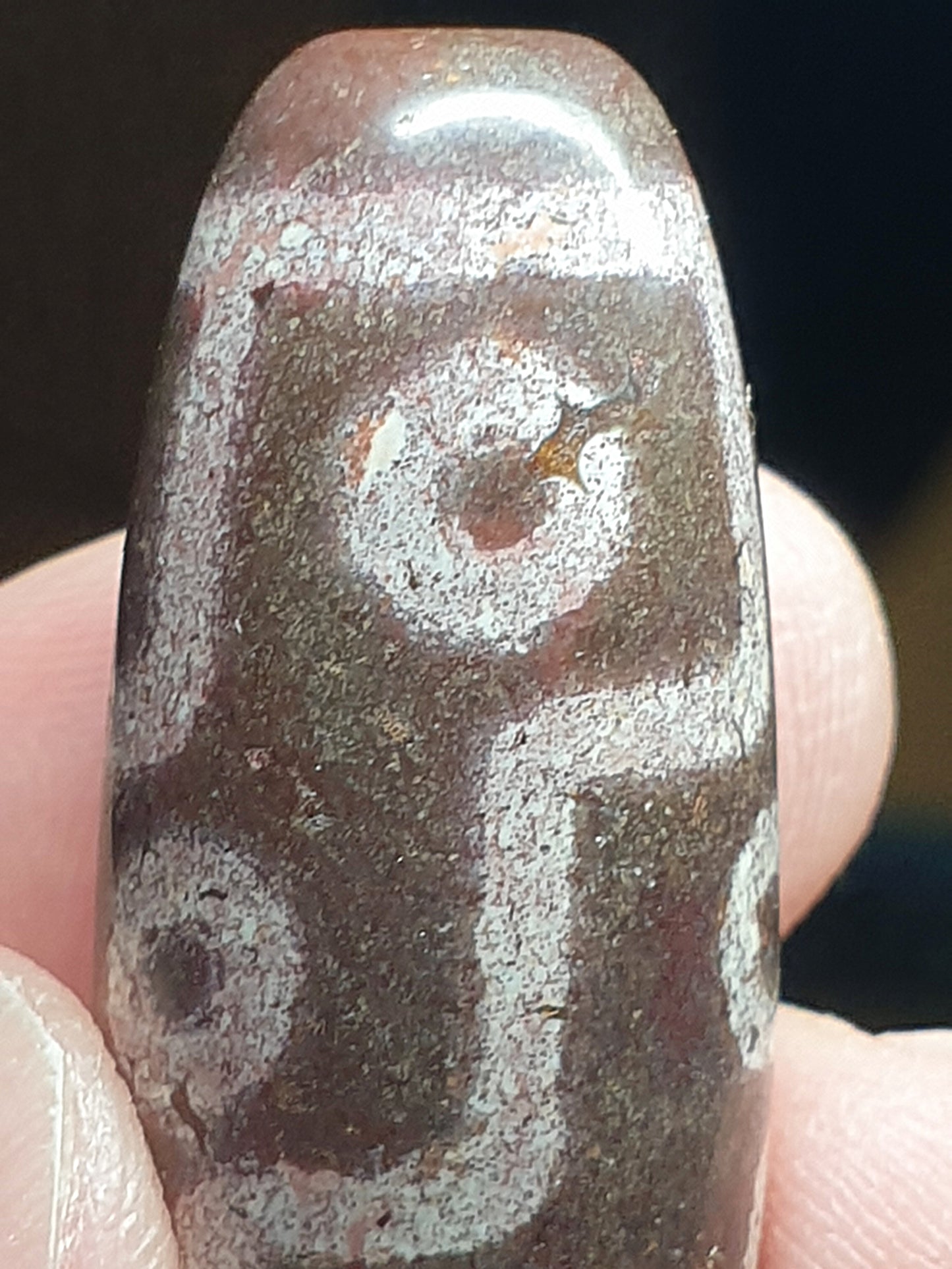 39.6mm aged Tibetan Xang Xung (Zhang Zhung) 9-Eye Dzi with red spots (with certificate) 39.6毫米西藏老矿象雄满朱砂九眼天珠(带证书)