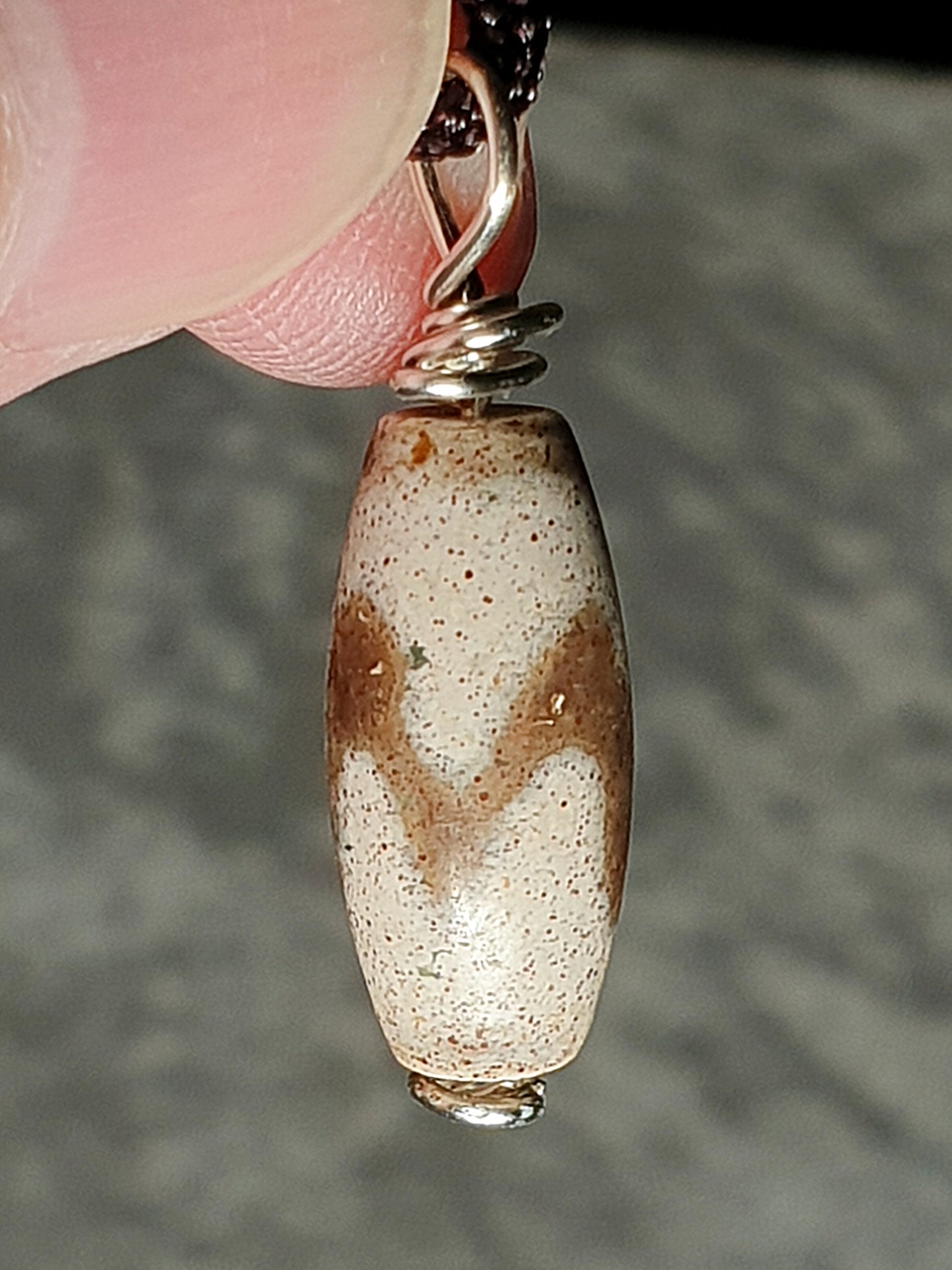 19mm small size aged Tibetan Xang Xung (Zhang Zhung) "Huya" totem Dzi with lots of tiny red spots wired pendant 19毫米小号西藏老矿象雄满朱砂虎牙天珠吊坠