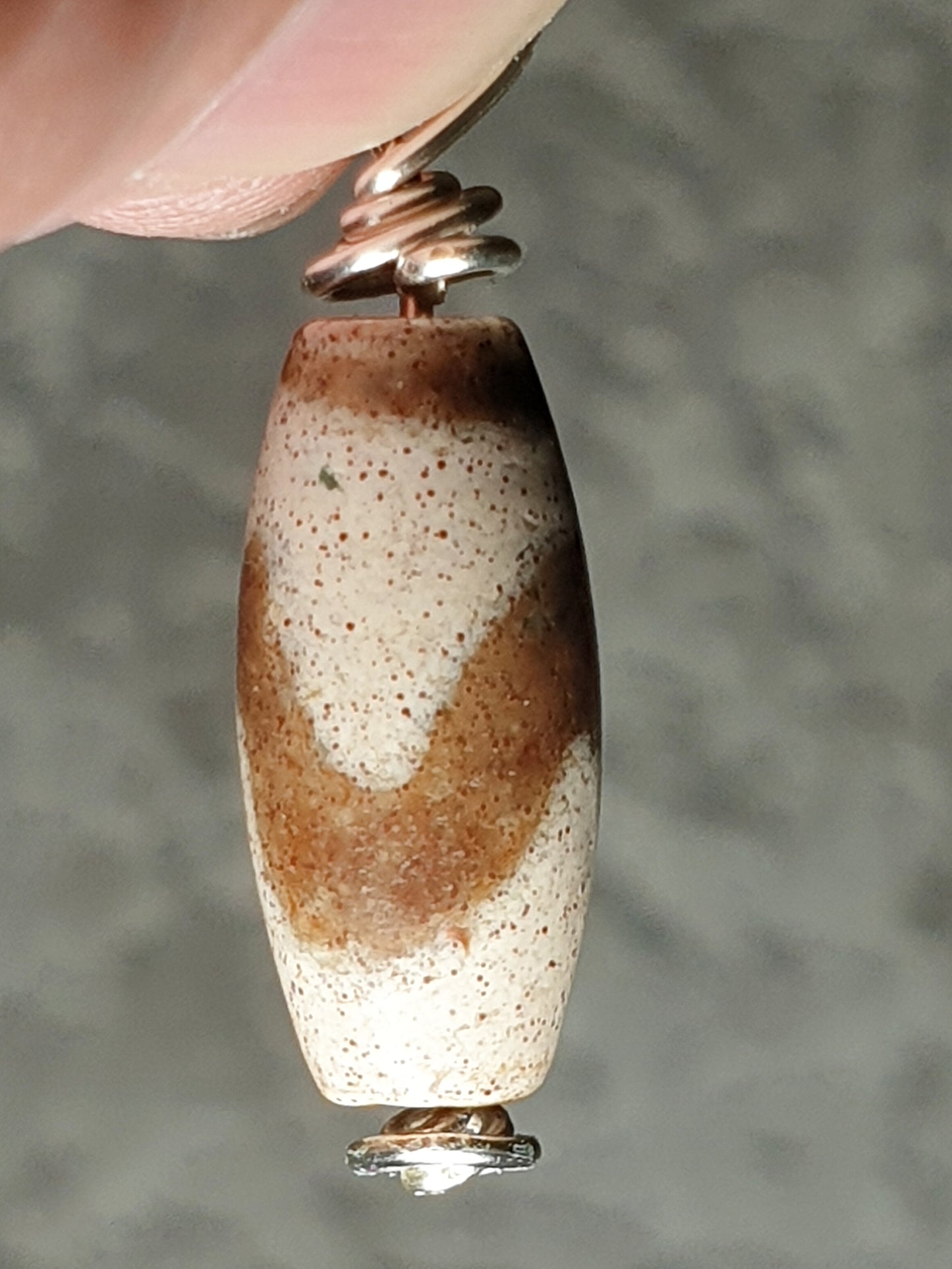 19mm small size aged Tibetan Xang Xung (Zhang Zhung) "Huya" totem Dzi with lots of tiny red spots wired pendant 19毫米小号西藏老矿象雄满朱砂虎牙天珠吊坠