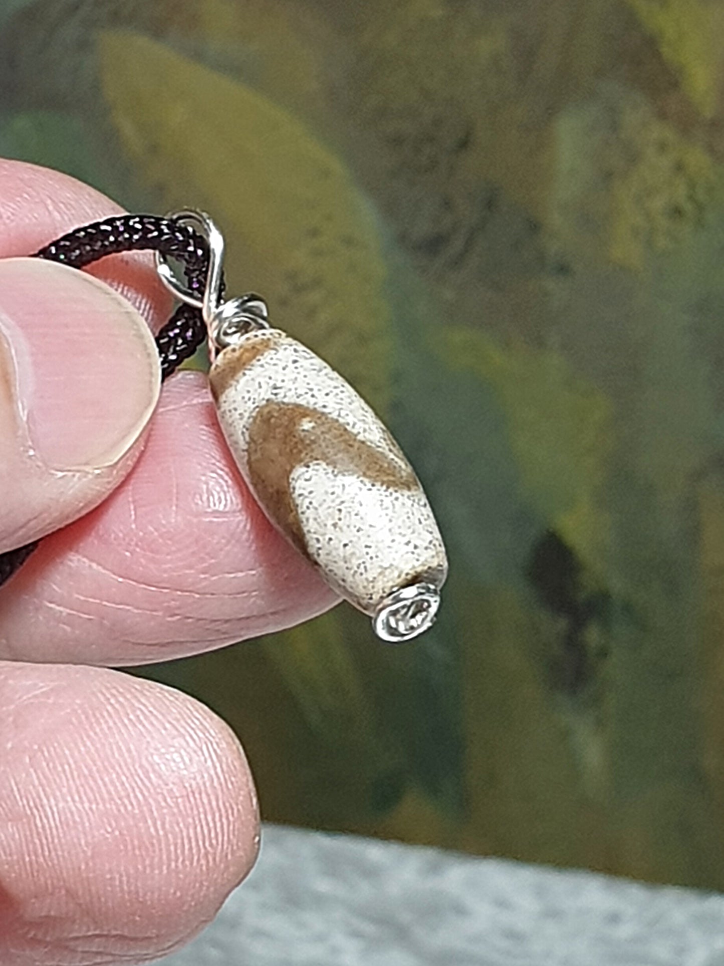 19mm small size aged Tibetan Xang Xung (Zhang Zhung) "Huya" totem Dzi with lots of tiny red spots wired pendant 19毫米小号西藏老矿象雄满朱砂虎牙天珠吊坠