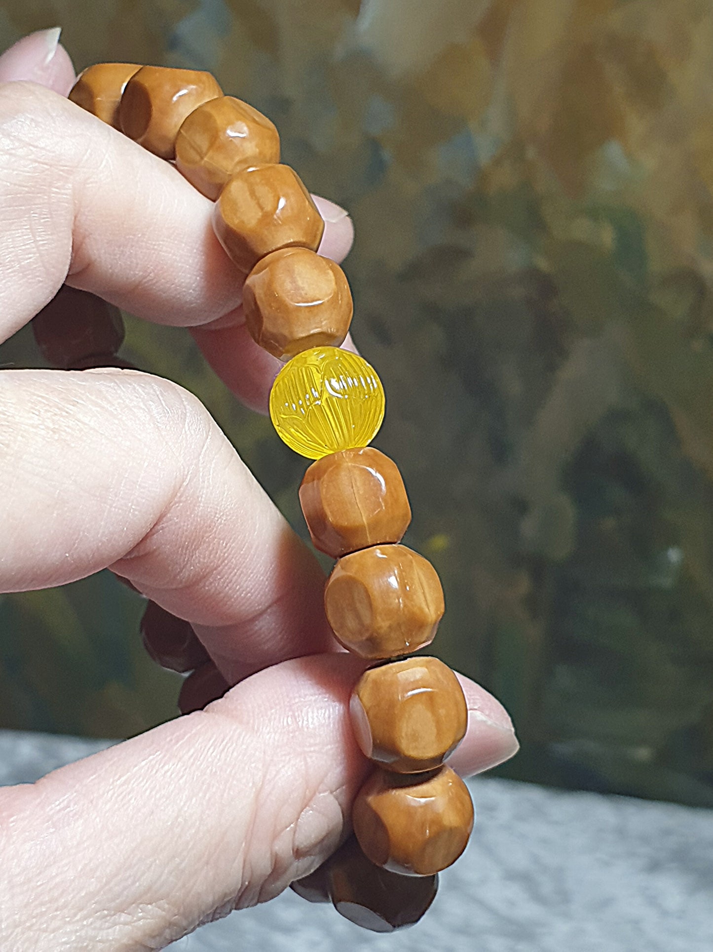 10mm+ "Monkey Head" Walnuts "red skin" carved cubes bracelet/handheld with a 11.5mm natural untreated Butterscotch Amber 10毫米+ 红皮猴头精工雕刻六方手链/手持配11.5毫米拉丝天然金黄蜜蜡