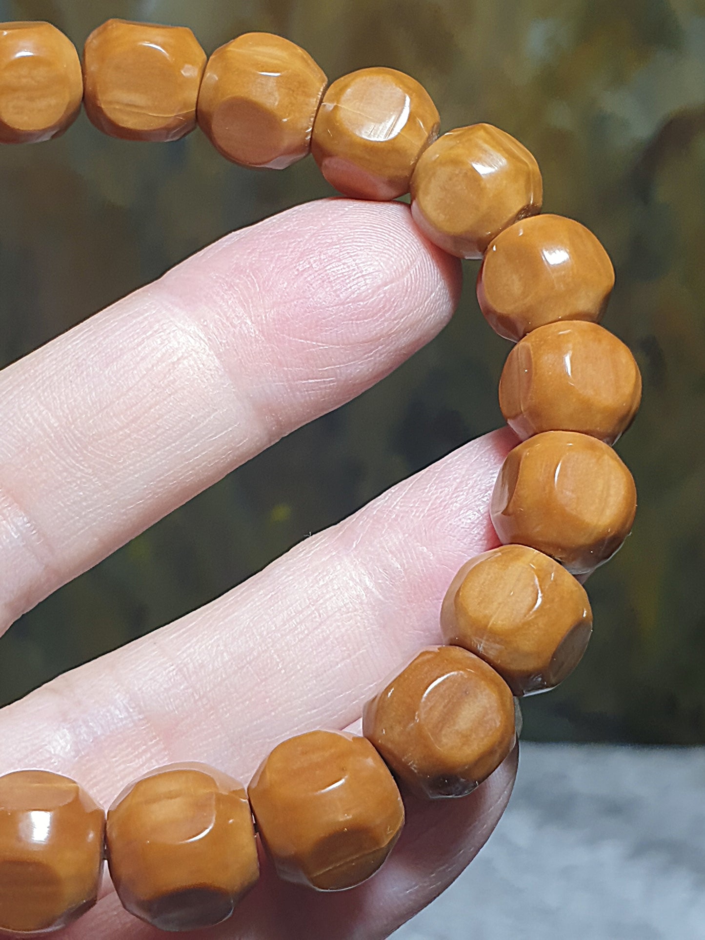 10mm+ "Monkey Head" Walnuts "red skin" carved cubes bracelet/handheld with a 11.5mm natural untreated Butterscotch Amber 10毫米+ 红皮猴头精工雕刻六方手链/手持配11.5毫米拉丝天然金黄蜜蜡