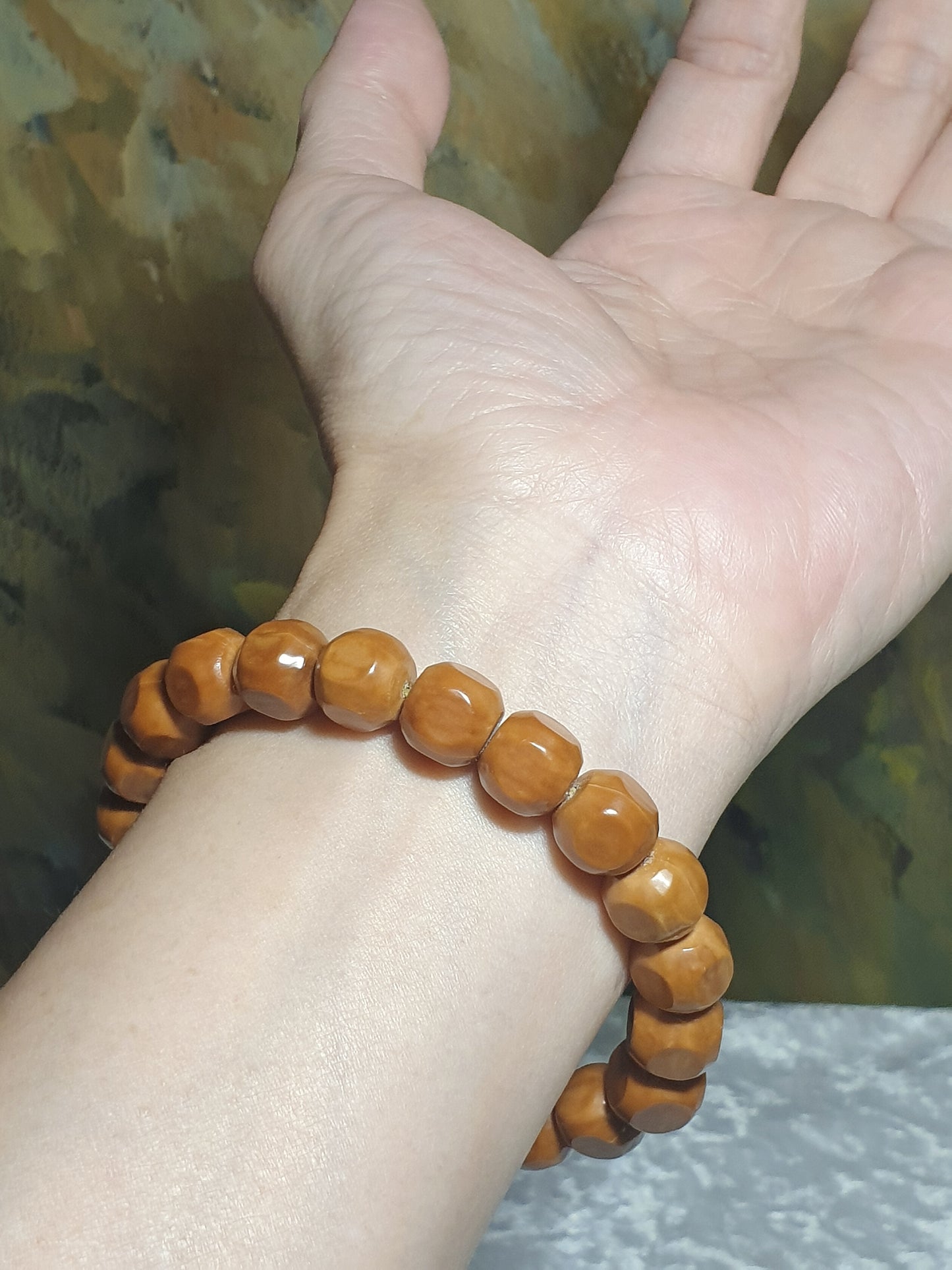 10mm+ "Monkey Head" Walnuts "red skin" carved cubes bracelet/handheld with a 11.5mm natural untreated Butterscotch Amber 10毫米+ 红皮猴头精工雕刻六方手链/手持配11.5毫米拉丝天然金黄蜜蜡