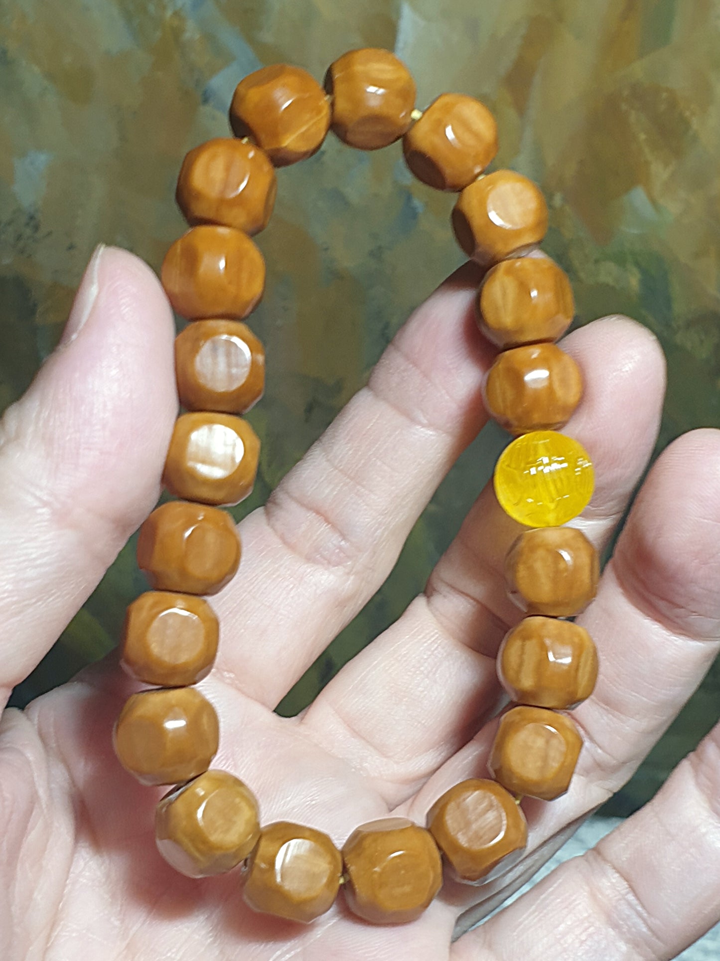 10mm+ "Monkey Head" Walnuts "red skin" carved cubes bracelet/handheld with a 11.5mm natural untreated Butterscotch Amber 10毫米+ 红皮猴头精工雕刻六方手链/手持配11.5毫米拉丝天然金黄蜜蜡