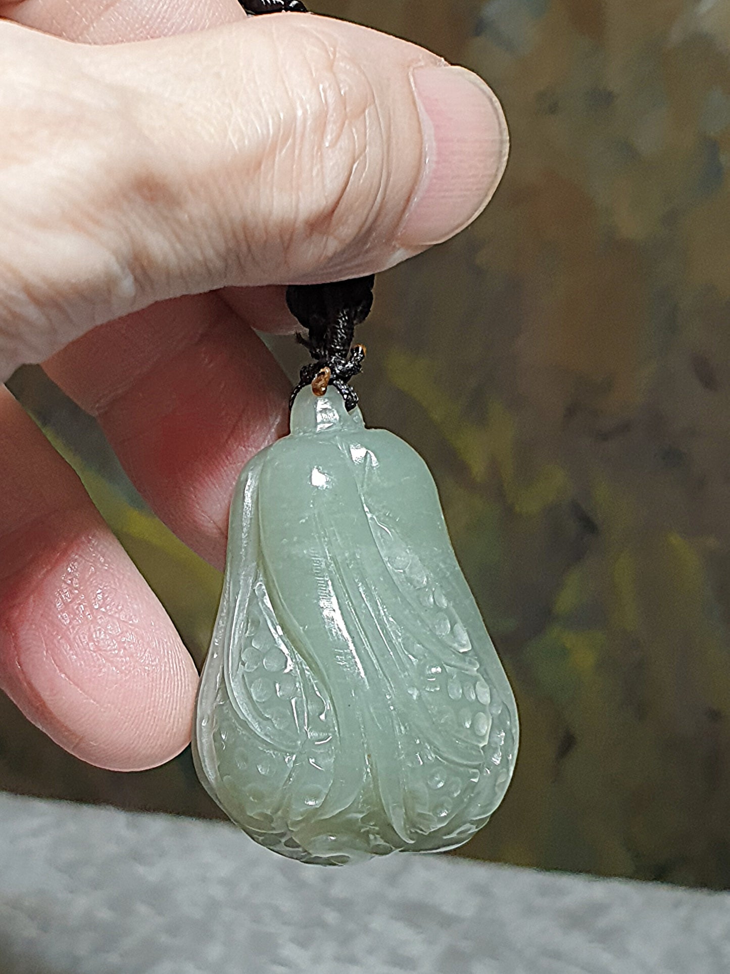 44 grams Premium Nephrite light green with slight blue hue large Chinese Cabbage pendant (with certificate) 44克和田玉且末藍调青白大发财(白菜)吊坠(带证书)