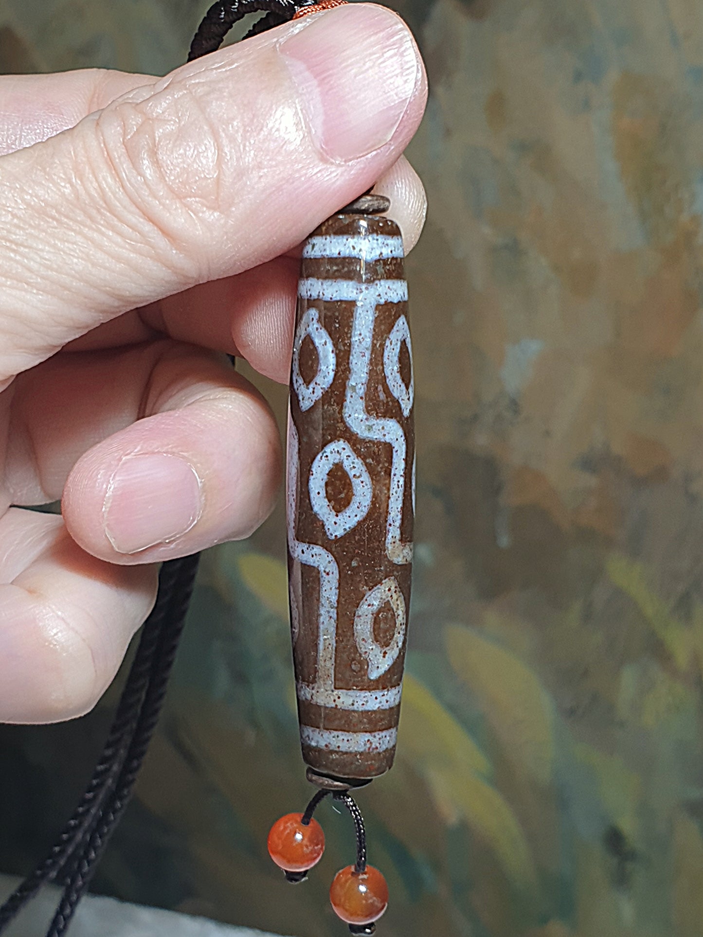 58.8mm aged Tibetan Xang Xung (Zhang Zhung) "Buddha Eye" 9 Eyes Dzi with red spots (with certificate) 58.8毫米西藏老矿象雄满朱砂佛眼九眼天珠(带证书)