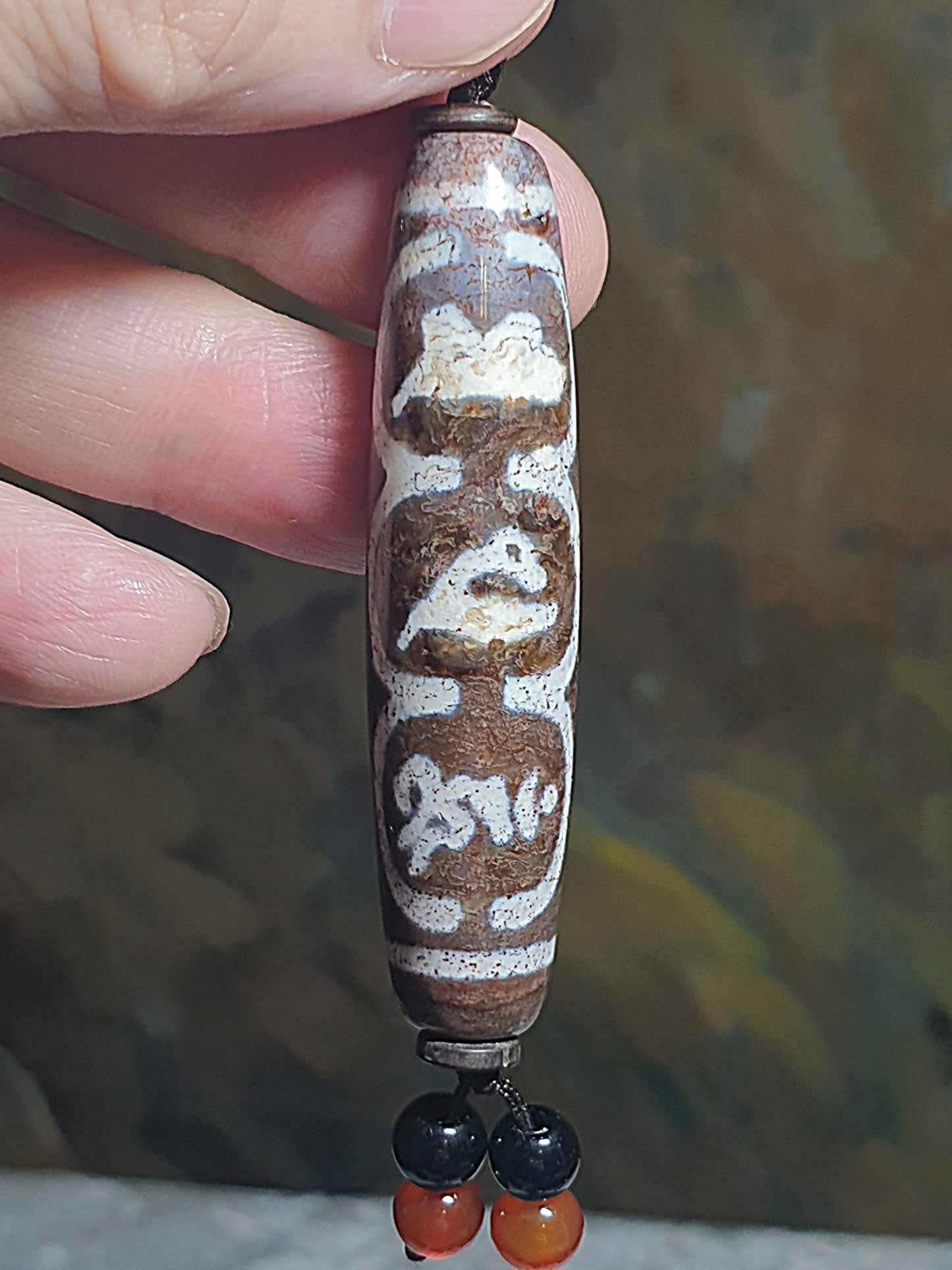 58.6mm Aged Tibetan Xang Xung (Zhang Zhung) Om Mani Padme Hum Dzi with red spots (with certificate) 58.6毫米西藏老矿象雄满朱砂六字真言天珠(带证书)