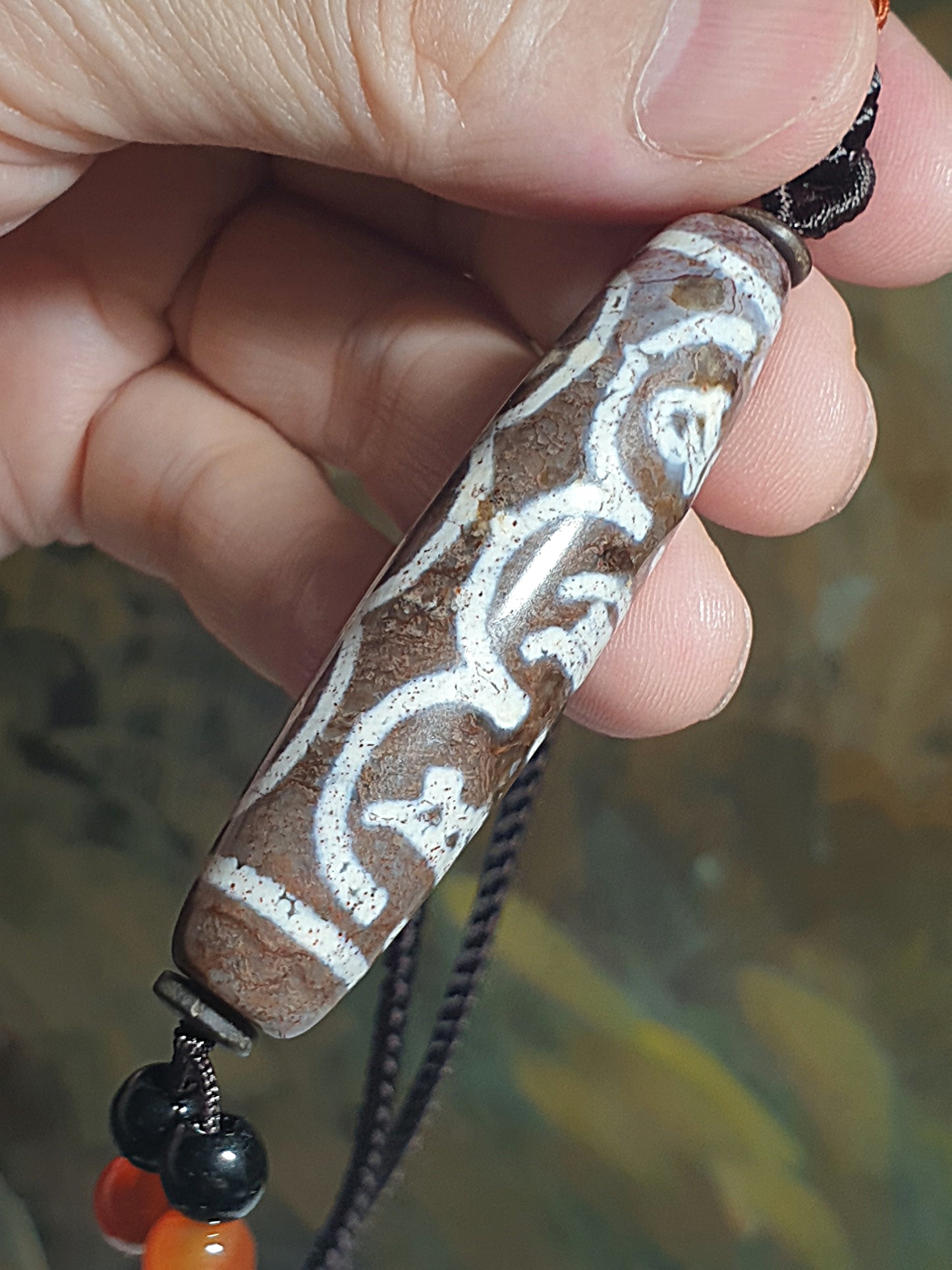 58.6mm Aged Tibetan Xang Xung (Zhang Zhung) Om Mani Padme Hum Dzi with red spots (with certificate) 58.6毫米西藏老矿象雄满朱砂六字真言天珠(带证书)