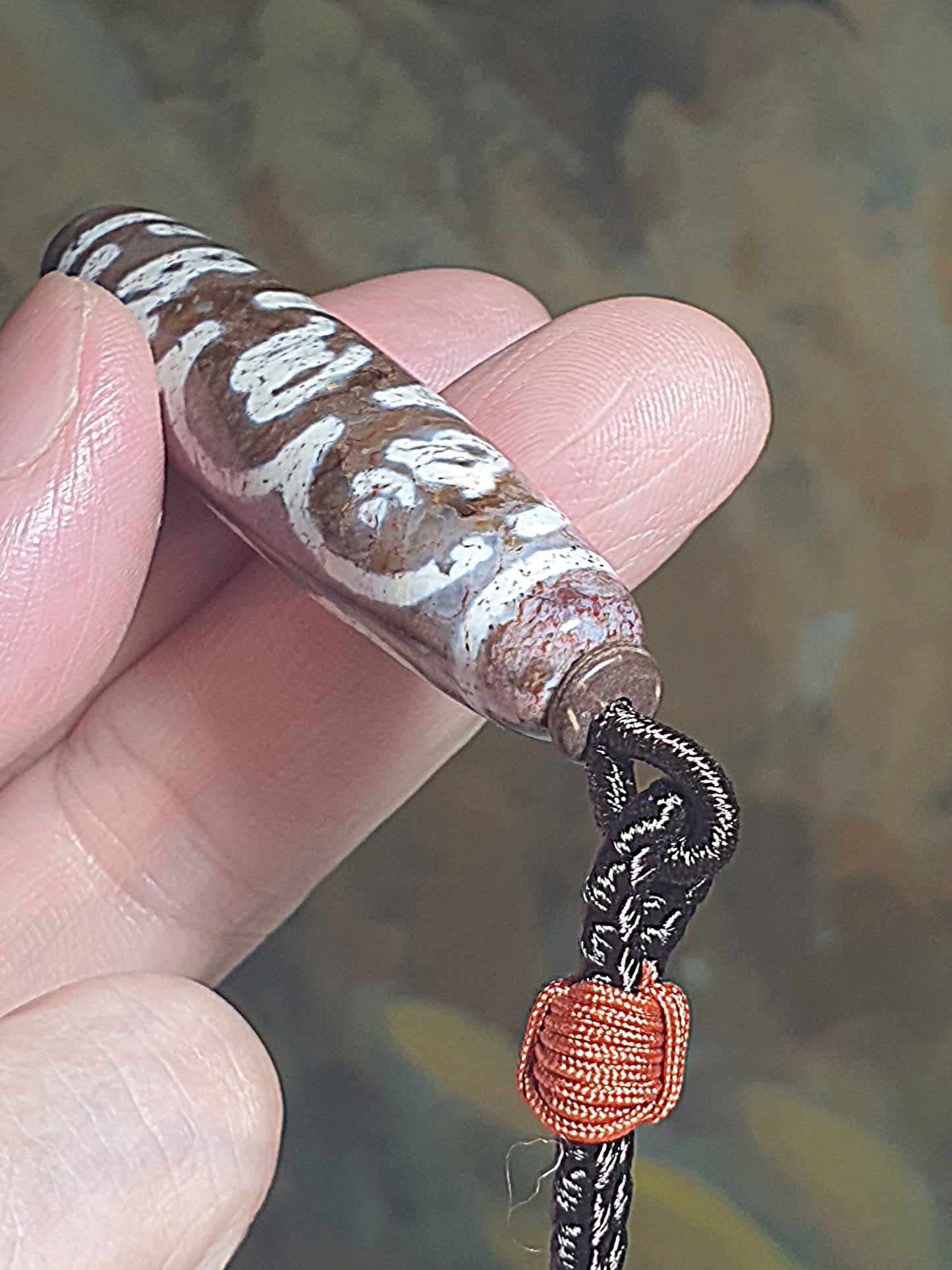 58.6mm Aged Tibetan Xang Xung (Zhang Zhung) Om Mani Padme Hum Dzi with red spots (with certificate) 58.6毫米西藏老矿象雄满朱砂六字真言天珠(带证书)