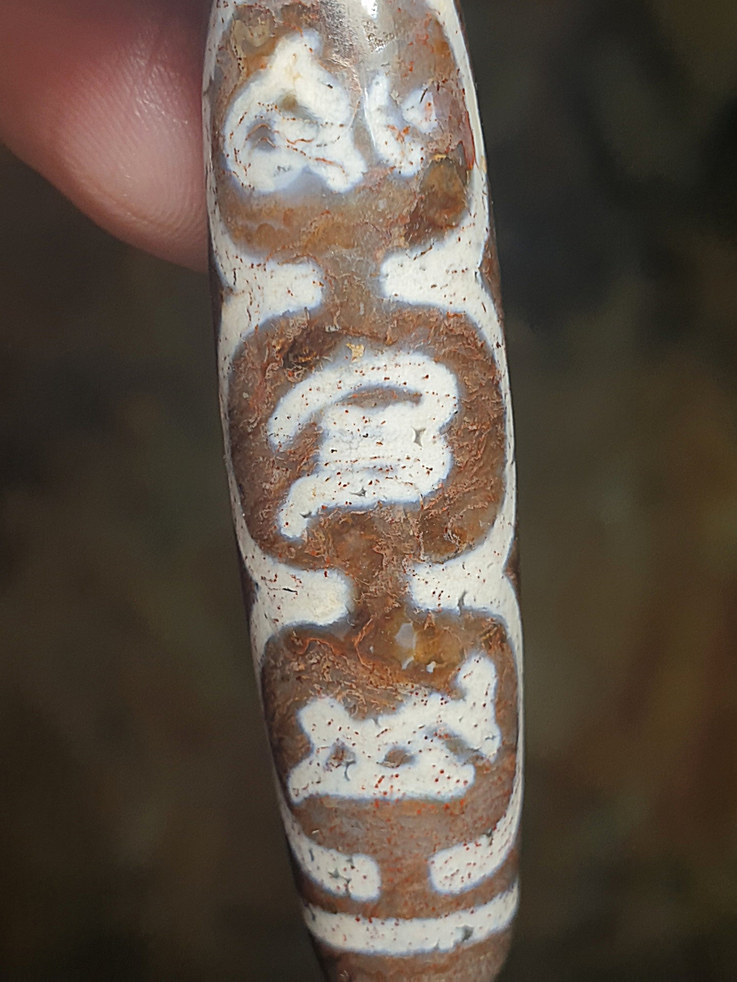 58.6mm Aged Tibetan Xang Xung (Zhang Zhung) Om Mani Padme Hum Dzi with red spots (with certificate) 58.6毫米西藏老矿象雄满朱砂六字真言天珠(带证书)